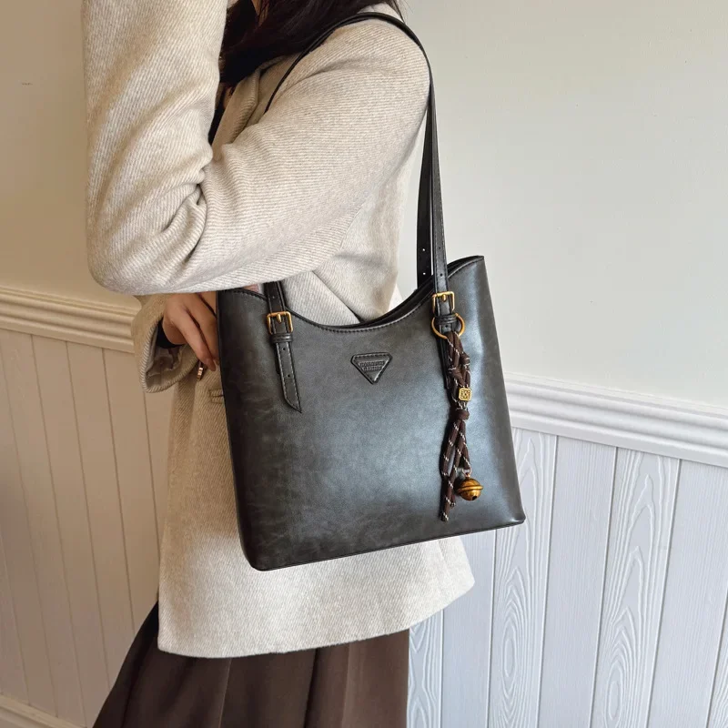 2025 Trendy Autumn - Winter! Women's Premium - Leather Tote Bag - Sleek Minimalist Style, Spacious - Capacity Shoulder Bag
2025 Trendy Autumn - Winter! Women's Premium - Leather Tote Bag - Sleek Minimalist Style, Spacious - Capacity Shoulder Bag