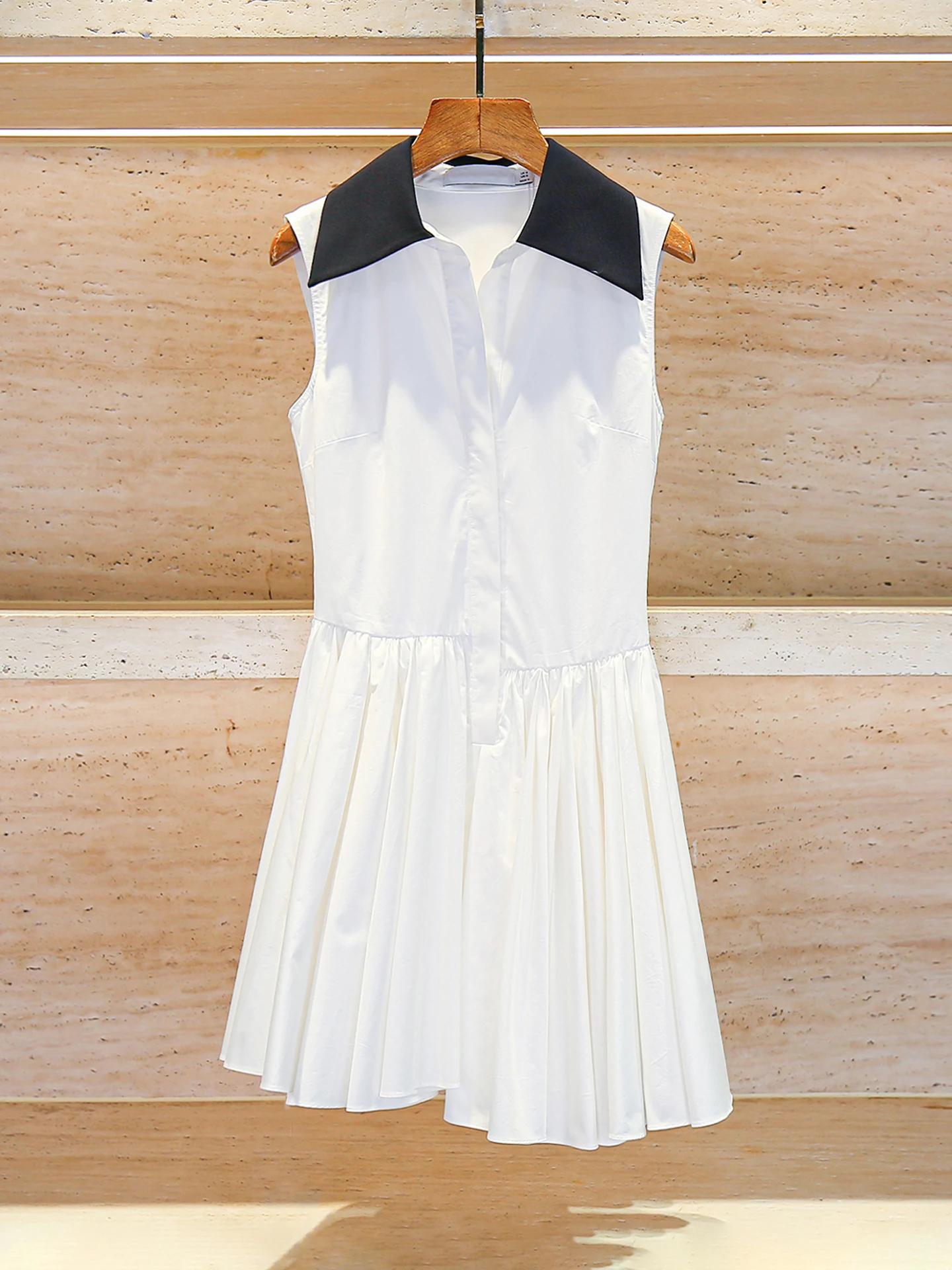 Summer 2025 Elegant No-Sleeve Vest Dress Women's High Waist A-Line Skirt Style Commute Simple Splicing Short Skirt Length
Summer 2025 Elegant No-Sleeve Vest Dress Women's High Waist A-Line Skirt Style Commute Simple Splicing Short Skirt Length