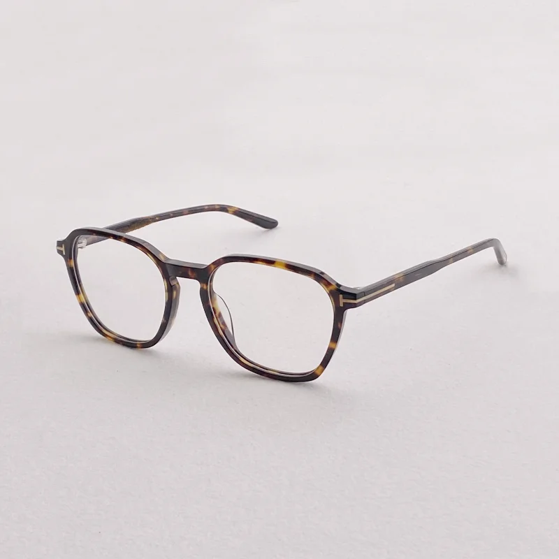 Retro oval glasses frame 5804 acetate optical glasses frame can be equipped with prescription glasses.
Retro oval glasses frame 5804 acetate optical glasses frame can be equipped with prescription glasses.