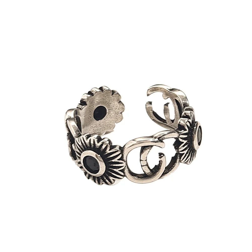 Винтажное серебро - тонированное открытое кольцо, узор подсолнуха с черным камнем, ретро и стильное
Винтажное серебро - тонированное открытое кольцо, узор подсолнуха с черным камнем, ретро и стильное