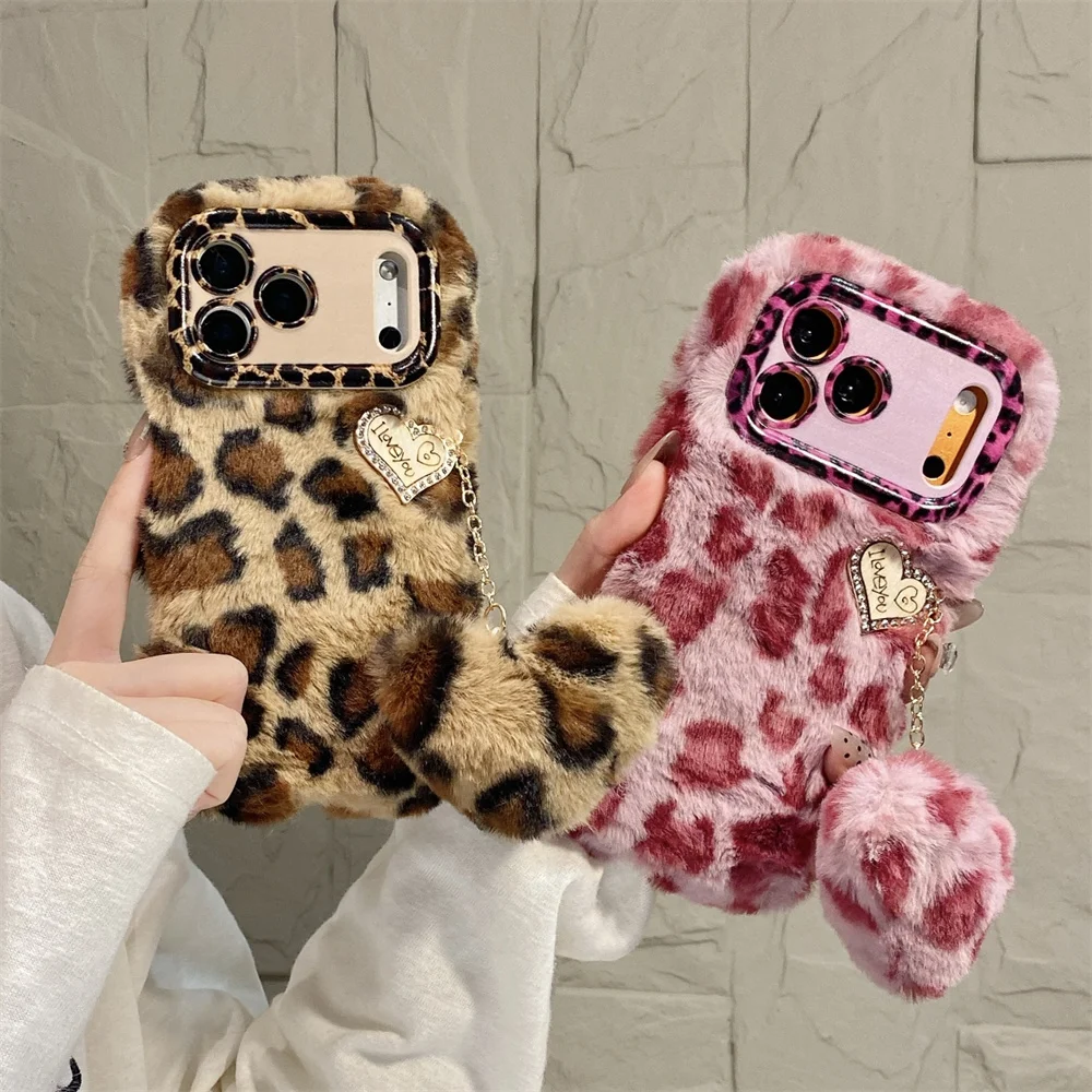 Luxury Soft Plush Leopard Printed Phone Case for 17 Pro Max Heart Charm Pom Pom Pendant Protective Cover for iPhone 16 15 14 13
Luxury Soft Plush Leopard Printed Phone Case for 17 Pro Max Heart Charm Pom Pom Pendant Protective Cover for iPhone 16 15 14 13