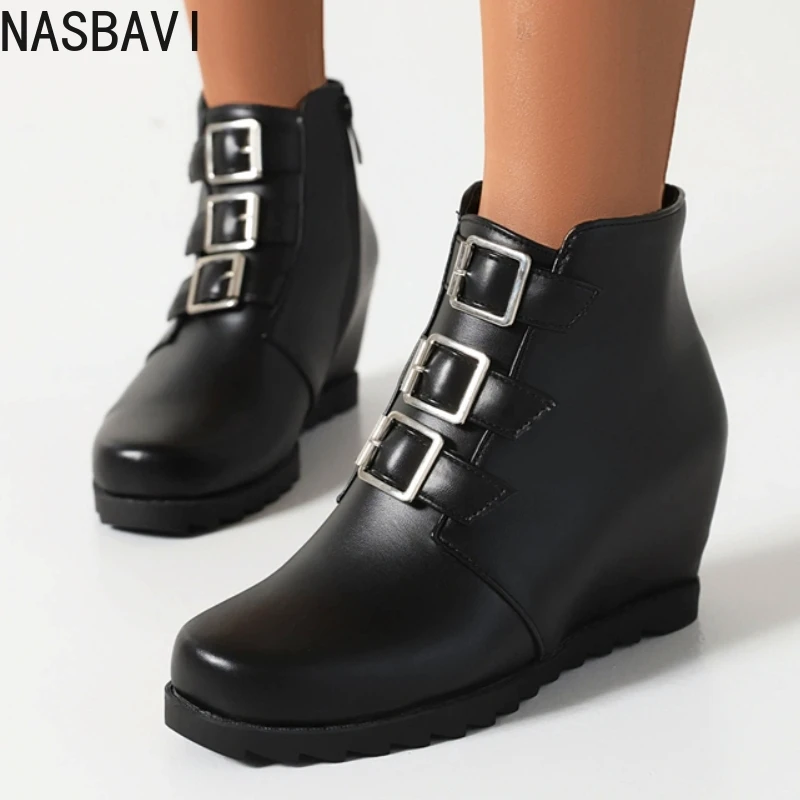Женские ботильоны на танкетке, осенне-зимние короткие ботинки, черные, коричневые туфли на танкетке с пряжкой, обувь для вечеринок на высоком каблуке, водонепроницаемая, комфортная
Женские ботильоны на танкетке, осенне-зимние короткие ботинки, черные, коричневые туфли на танкетке с пряжкой, обувь для вечеринок на высоком каблуке, водонепроницаемая, комфортная