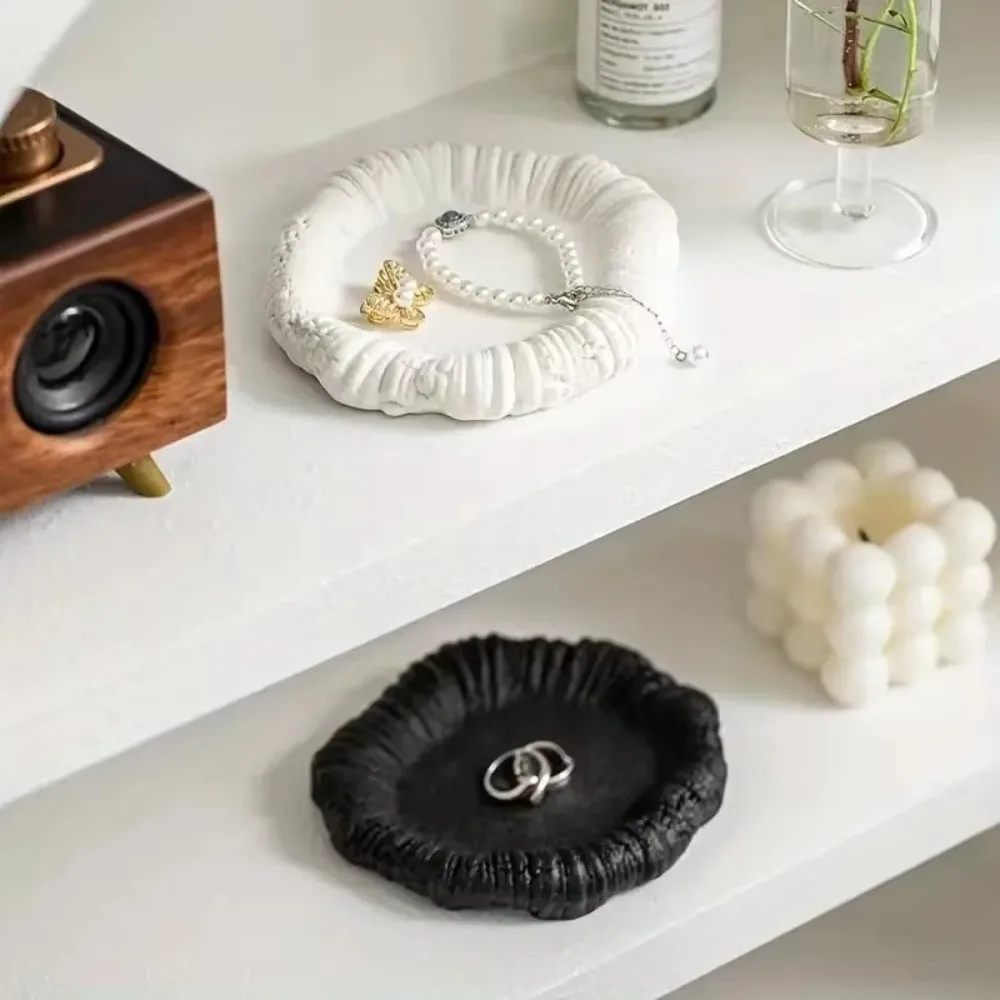 Fashion Plastic Jewelry Storage Tray Irregular Shape Creative Jewelry Display Jewelry Dish Jewelry Organization
Fashion Plastic Jewelry Storage Tray Irregular Shape Creative Jewelry Display Jewelry Dish Jewelry Organization