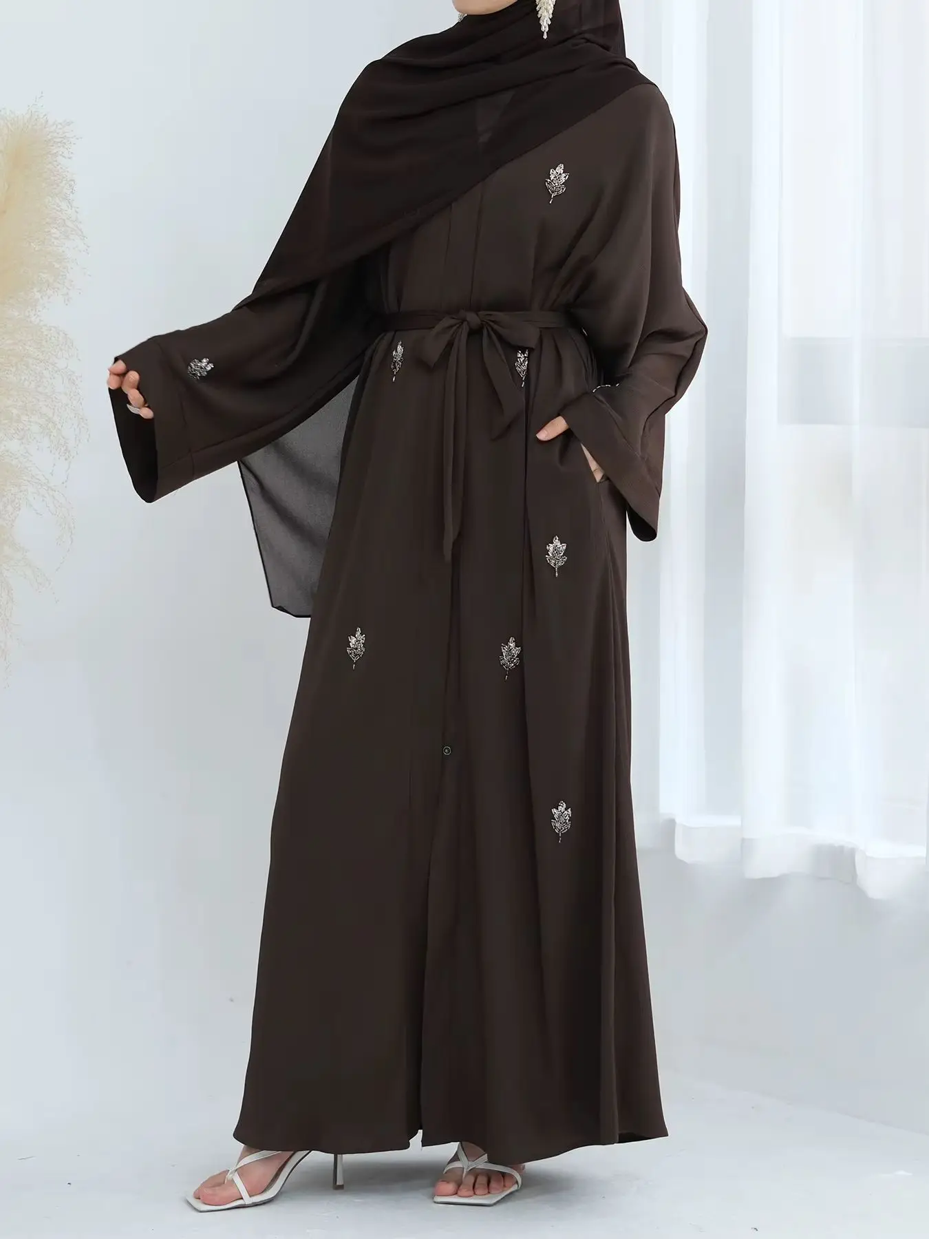 Latest fashion Diamond Beading Muslim Dress Robe abaya syari female full Length Muslim Abaya Worship Service abayas wy2194
Latest fashion Diamond Beading Muslim Dress Robe abaya syari female full Length Muslim Abaya Worship Service abayas wy2194