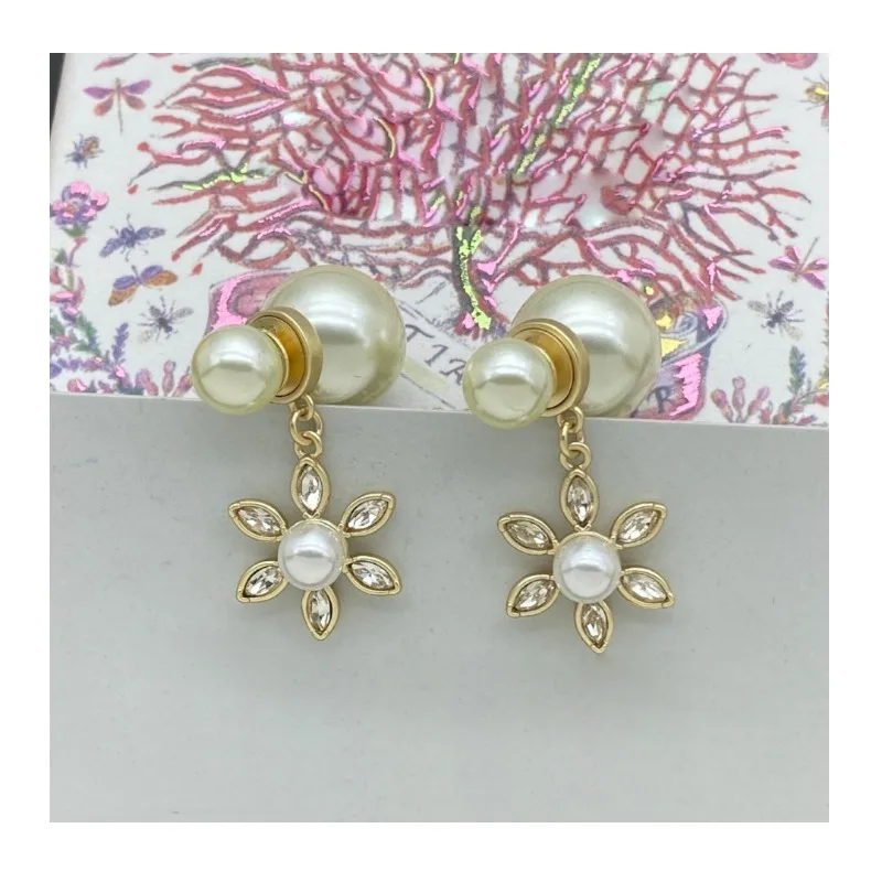 New Frost Flower Diamond Earrings Women's Silver Needle Premium Light Luxury Pearl Earrings
New Frost Flower Diamond Earrings Women's Silver Needle Premium Light Luxury Pearl Earrings