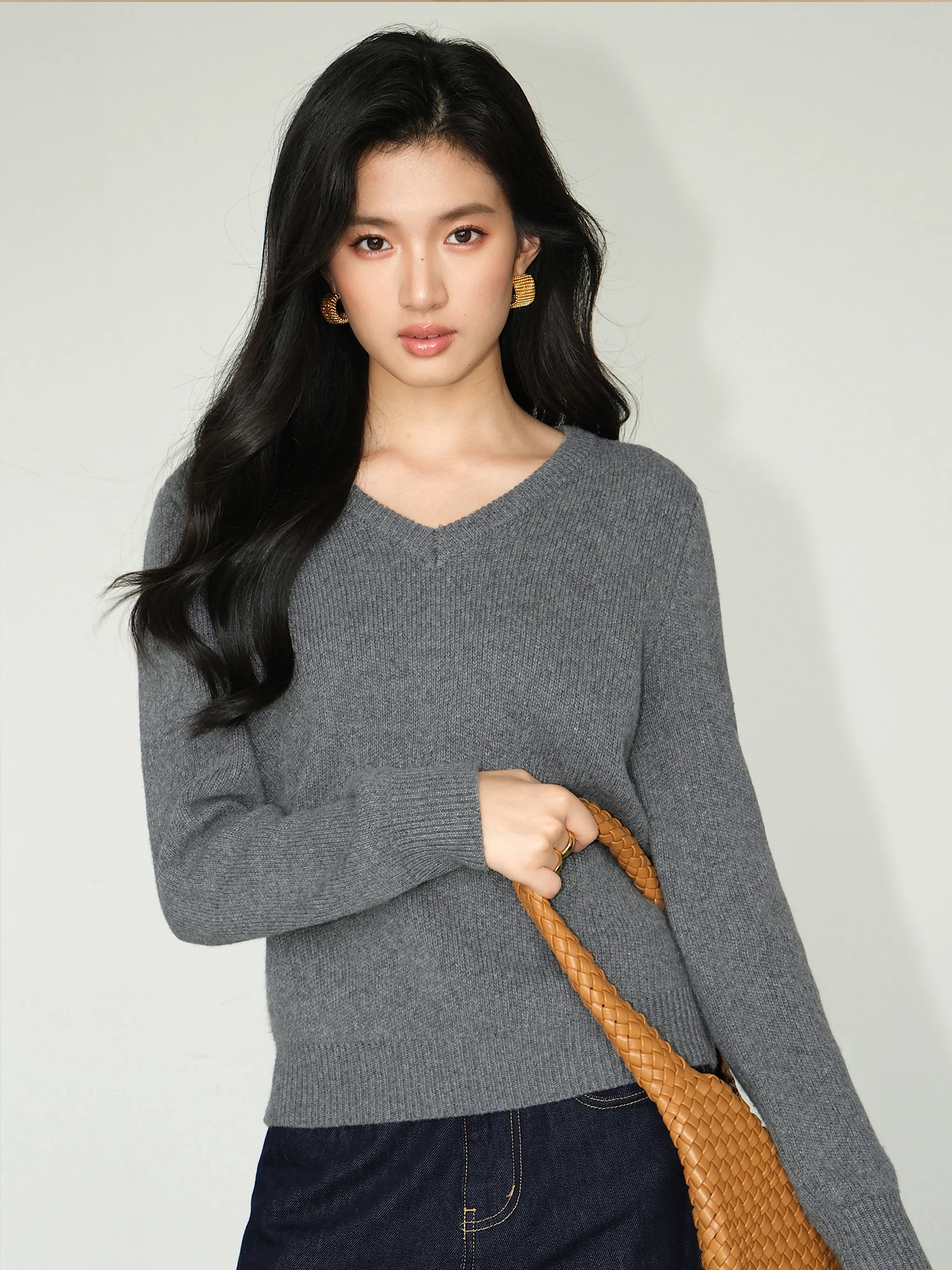 Свободный вязаный пуловер с V-образным вырезом и длинными рукавами NEVA HU для женщин, осенне-зимний повседневный корейский модный свободный вязаный топ
Свободный вязаный пуловер с V-образным вырезом и длинными рукавами NEVA HU для женщин, осенне-зимний повседневный корейский модный свободный вязаный топ