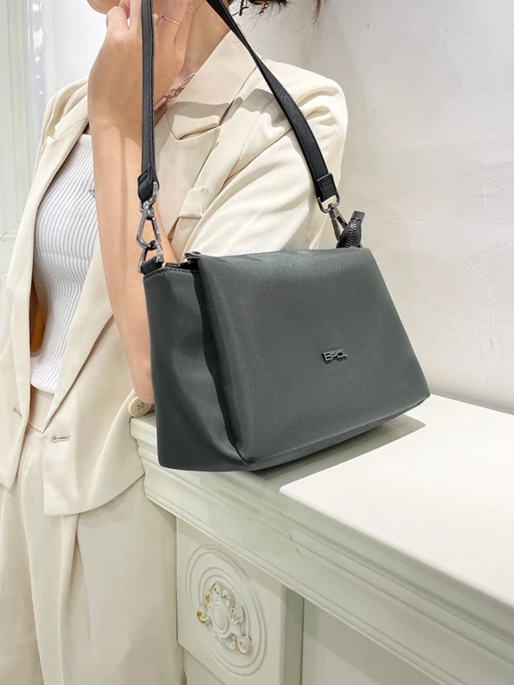 Fouvor Women's Bag 2025 Fashion Casual Designer Luxury Shoulder Bags Oxford Waterproof Sports Simplicity Hand Bag Ladies 6080-01
Fouvor Women's Bag 2025 Fashion Casual Designer Luxury Shoulder Bags Oxford Waterproof Sports Simplicity Hand Bag Ladies 6080-01