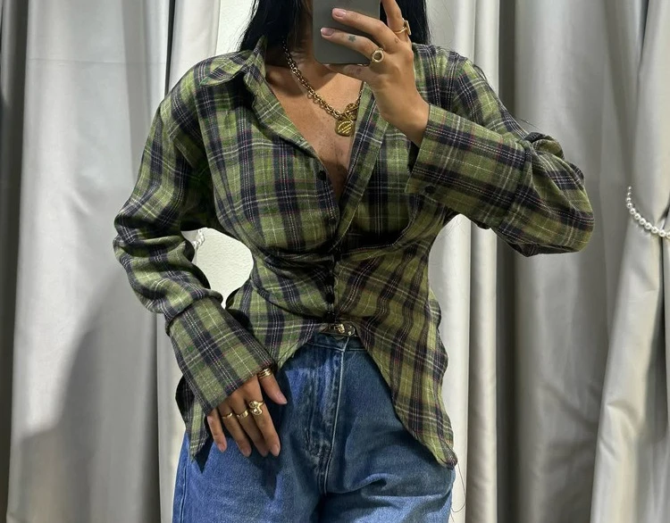 2026 New Fashion Retro Style Plaid Shirt Women's Lapel Collar Long Sleeve Irregular Hem Waist Shirt
2026 New Fashion Retro Style Plaid Shirt Women's Lapel Collar Long Sleeve Irregular Hem Waist Shirt