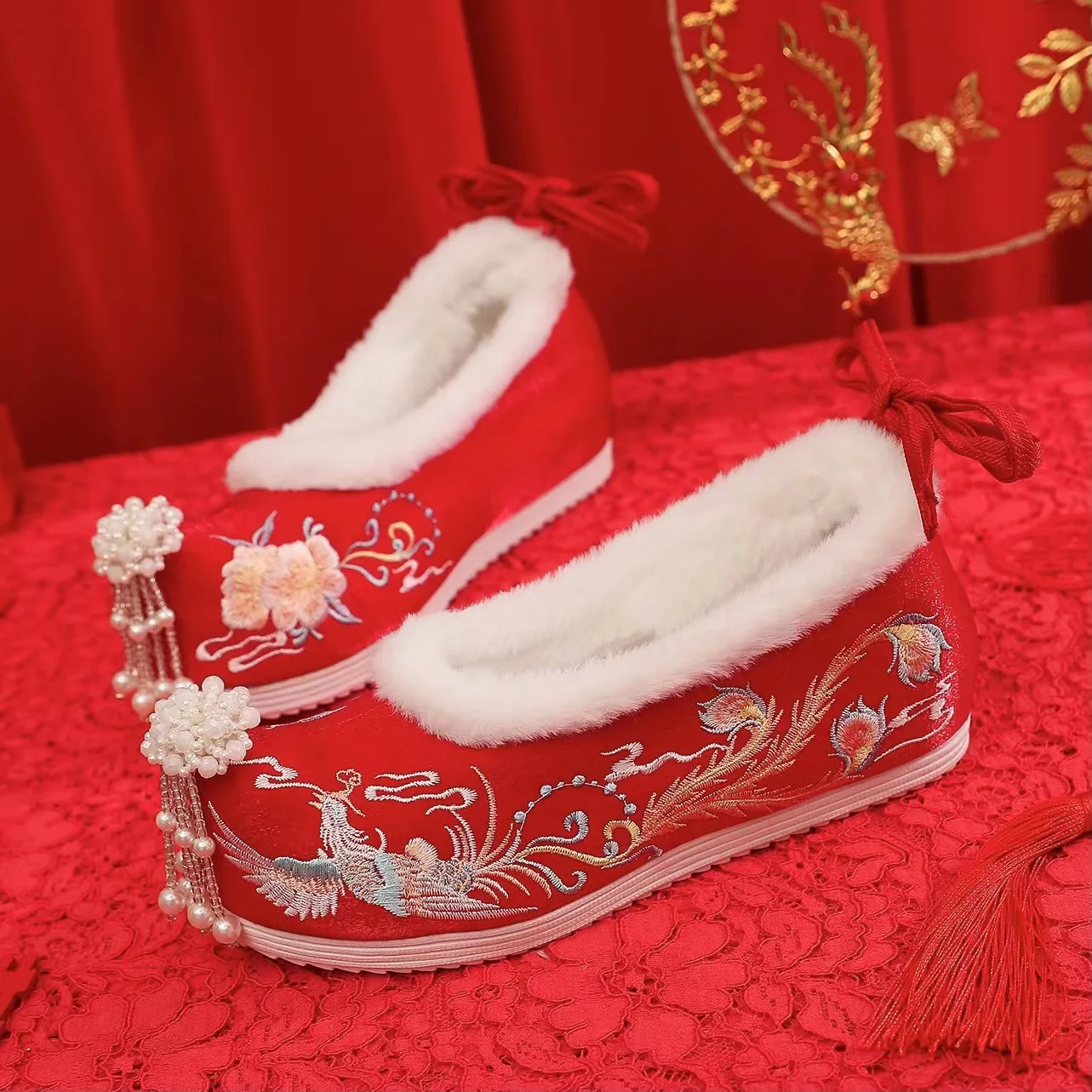 Женские туфли Xiuhe на флисовой подкладке с жемчужными кисточками, в старинном стиле, с увеличенной высотой стельки, для китайских тостов
Женские туфли Xiuhe на флисовой подкладке с жемчужными кисточками, в старинном стиле, с увеличенной высотой стельки, для китайских тостов