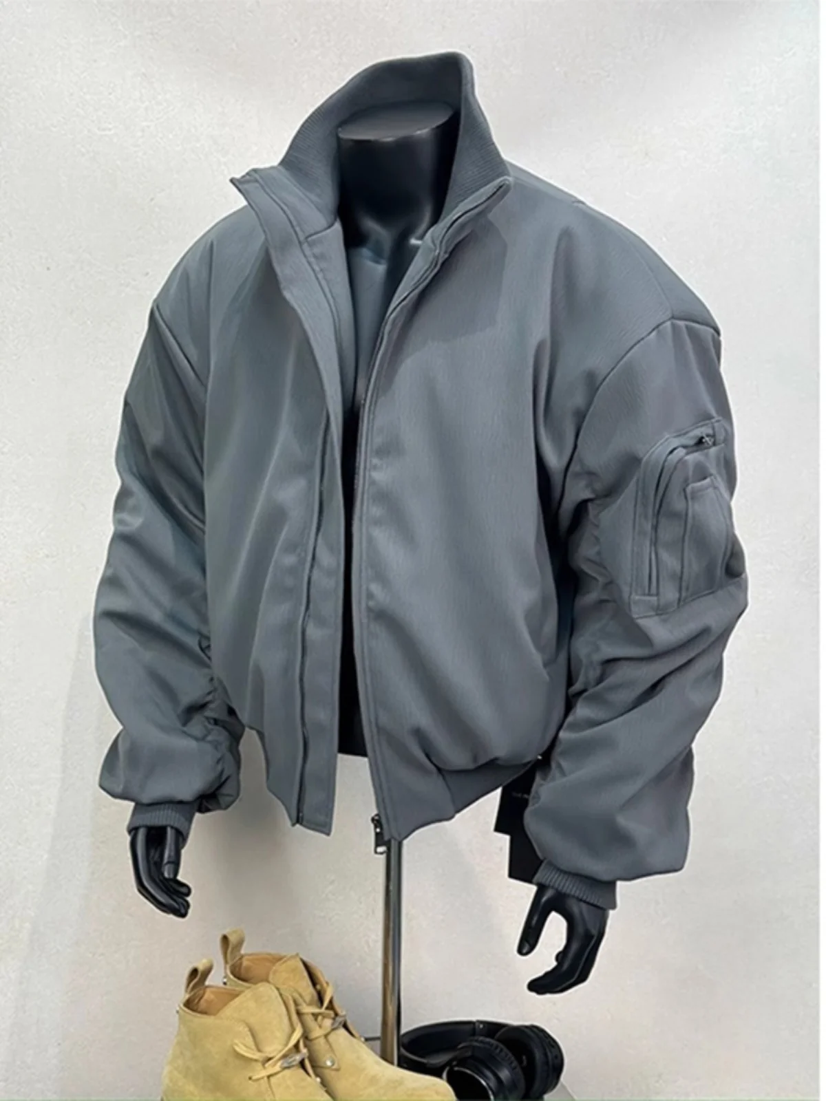 Мужская куртка-бомбер American Sle Pilot Jaet, весна-осень, хлопок, рабочая одежда, с воротником-стойкой, в стиле Cleanfit, бейсбольная
Мужская куртка-бомбер American Sle Pilot Jaet, весна-осень, хлопок, рабочая одежда, с воротником-стойкой, в стиле Cleanfit, бейсбольная