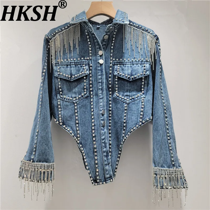 HKSH 2026 Spring New Women Short Denim Jacket Studded Diamonds Tassel Pockets Irregular Hem Elegant Trendy Chic Y2K Coat HK19099
HKSH 2026 Spring New Women Short Denim Jacket Studded Diamonds Tassel Pockets Irregular Hem Elegant Trendy Chic Y2K Coat HK19099