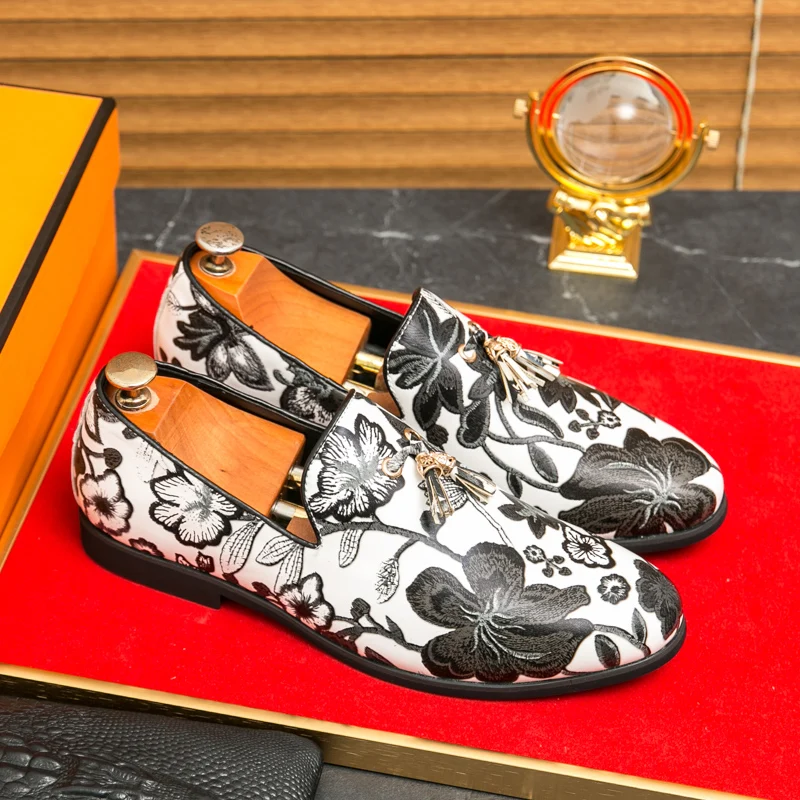 Hot Fashion Printed Men Dress Shoes Size 46 Slip-on Wedding Leather Shoes For Men Comfortable Formal Loafers Men zapatos hombre
Hot Fashion Printed Men Dress Shoes Size 46 Slip-on Wedding Leather Shoes For Men Comfortable Formal Loafers Men zapatos hombre