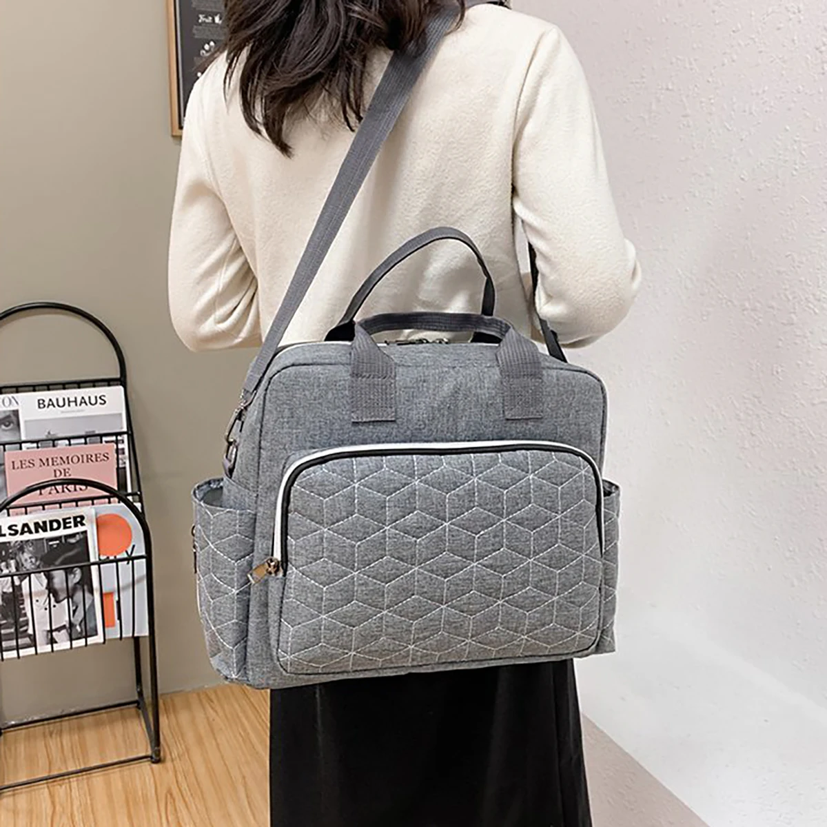 Fashionable Quilted Diamond Grid Single Shoulder Mommy Bag Travel multifunctional large capacity handheld diagonal diaper bag
Fashionable Quilted Diamond Grid Single Shoulder Mommy Bag Travel multifunctional large capacity handheld diagonal diaper bag