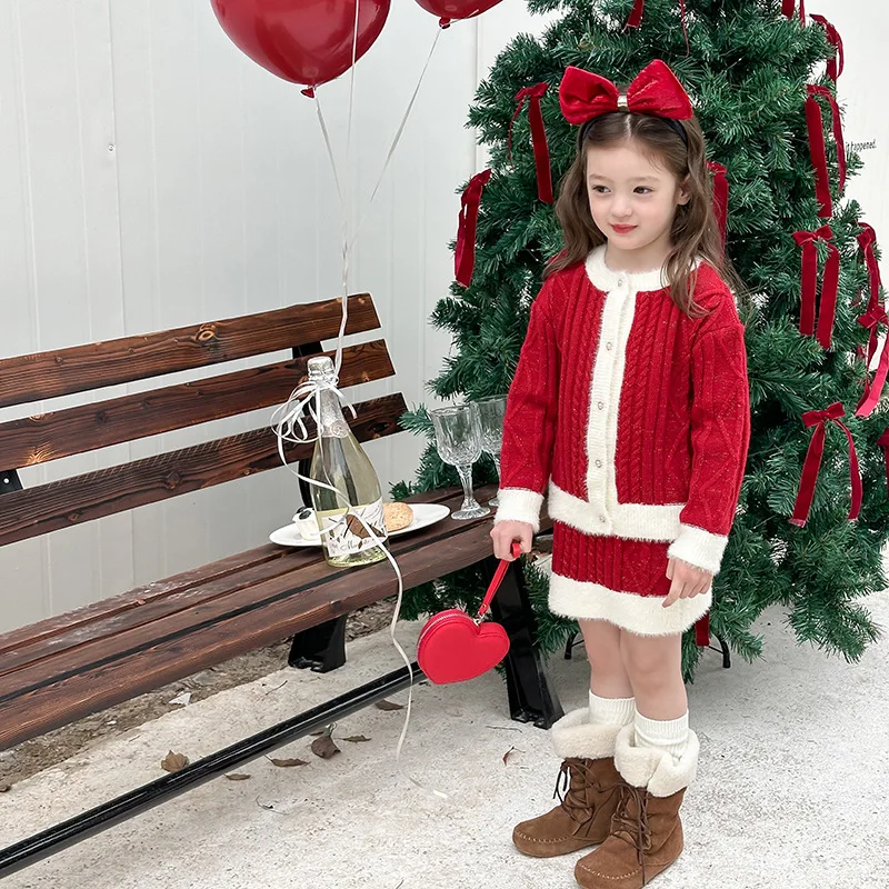 2025 New Fashion Girls' Roland Velvet Small Fragrant Sweater+Short Skirt Stylish Color Contrasting Knitted Set
2025 New Fashion Girls' Roland Velvet Small Fragrant Sweater+Short Skirt Stylish Color Contrasting Knitted Set