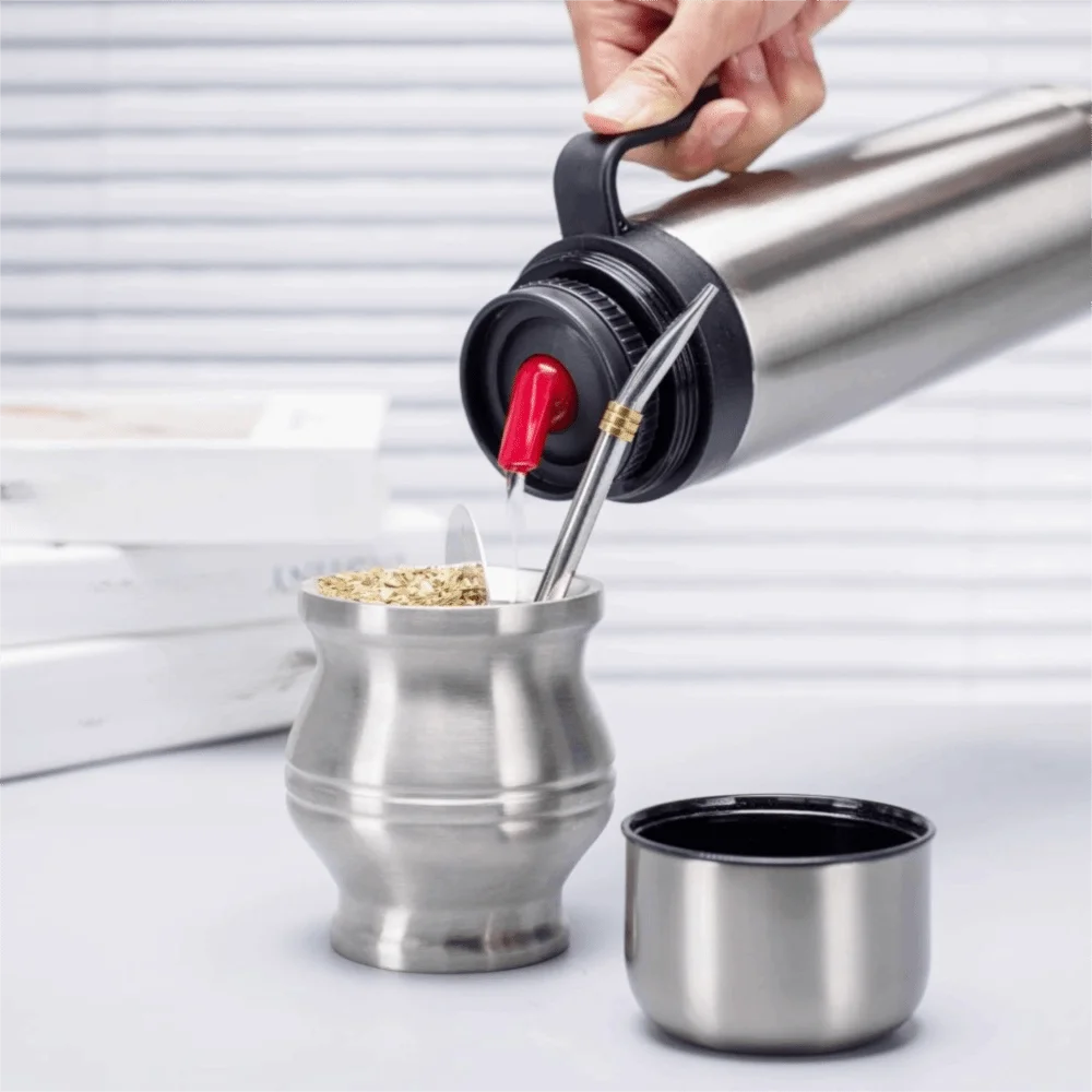 Термос для йерба мате 1000 мл, с двойными стенками, с трубочкой, вакуумная колба, большая емкость, из нержавеющей стали, изолированная бутылка для воды
Термос для йерба мате 1000 мл, с двойными стенками, с трубочкой, вакуумная колба, большая емкость, из нержавеющей стали, изолированная бутылка для воды