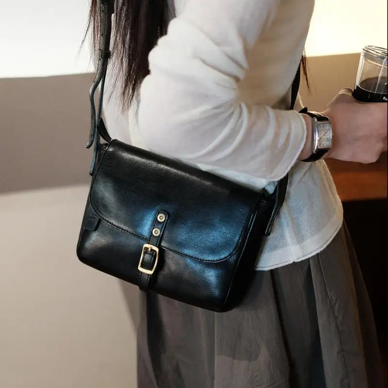 Daily commuting luxury genuine leather women's messenger bag outdoor fashion luxury handmade cow leather female shoulder bag
Daily commuting luxury genuine leather women's messenger bag outdoor fashion luxury handmade cow leather female shoulder bag