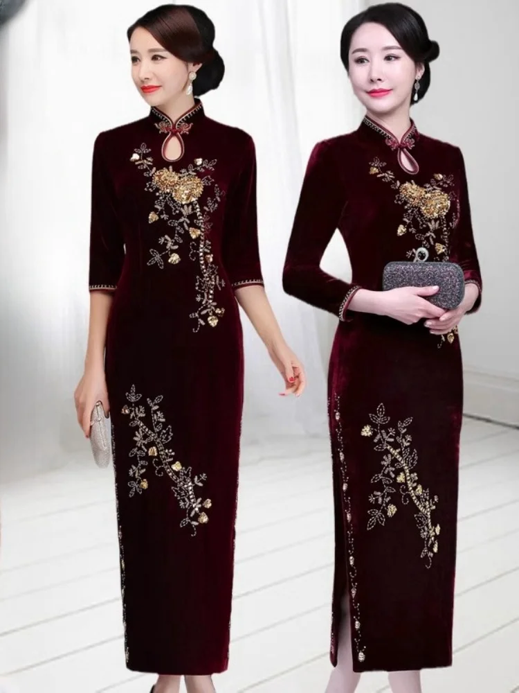 Элитное теплое зимнее бархатное длинное ципао большого размера с флисовой подкладкой для выступлений и свадебных церемоний
Элитное теплое зимнее бархатное длинное ципао большого размера с флисовой подкладкой для выступлений и свадебных церемоний