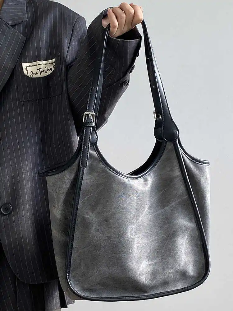 High-grade Texture Women's Tote Bags New Large Capacity Versatile Temperament Underarm Bags Fashion Niche One Shoulder Bags
High-grade Texture Women's Tote Bags New Large Capacity Versatile Temperament Underarm Bags Fashion Niche One Shoulder Bags
