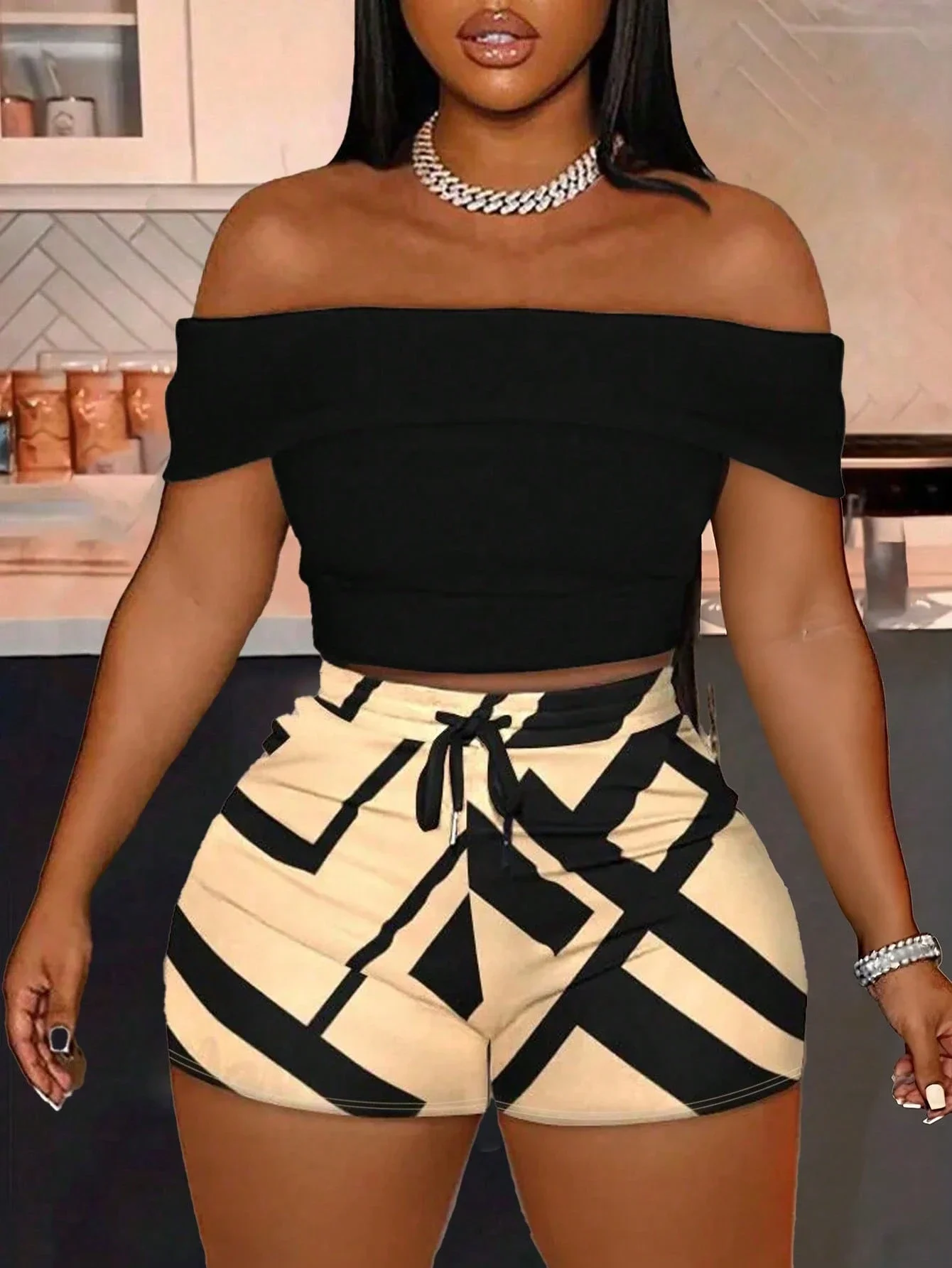 Off Shoulder Crop Top And Geometric Print Shorts 2 Piece Set
Off Shoulder Crop Top And Geometric Print Shorts 2 Piece Set