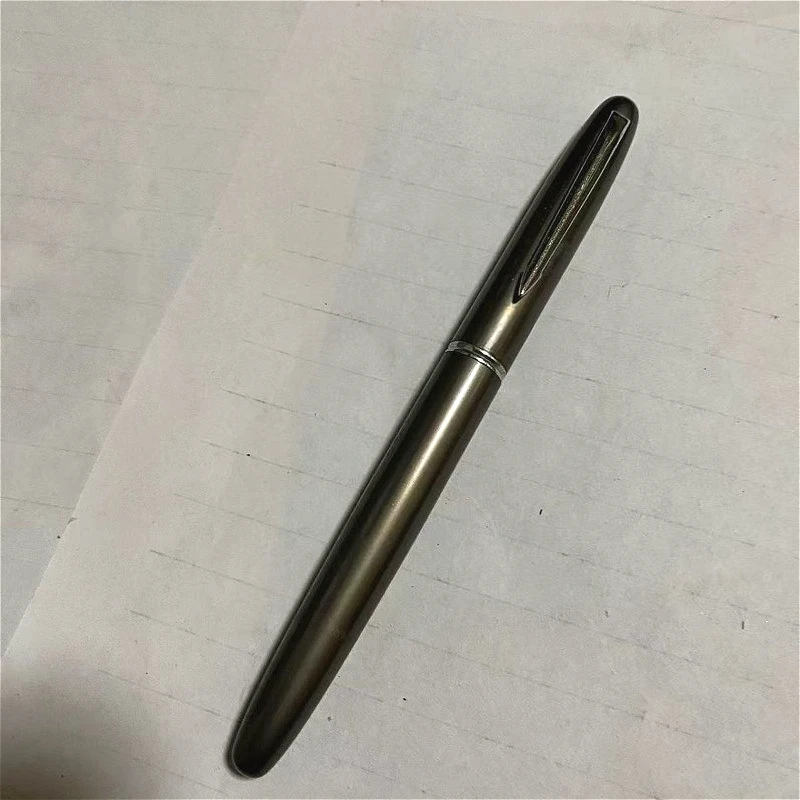 Retro Metal Fountain Pen for Writing and Practicing Calligraphy Cool and Niche for Adult Students Squeezing and Sucking Ink
Retro Metal Fountain Pen for Writing and Practicing Calligraphy Cool and Niche for Adult Students Squeezing and Sucking Ink