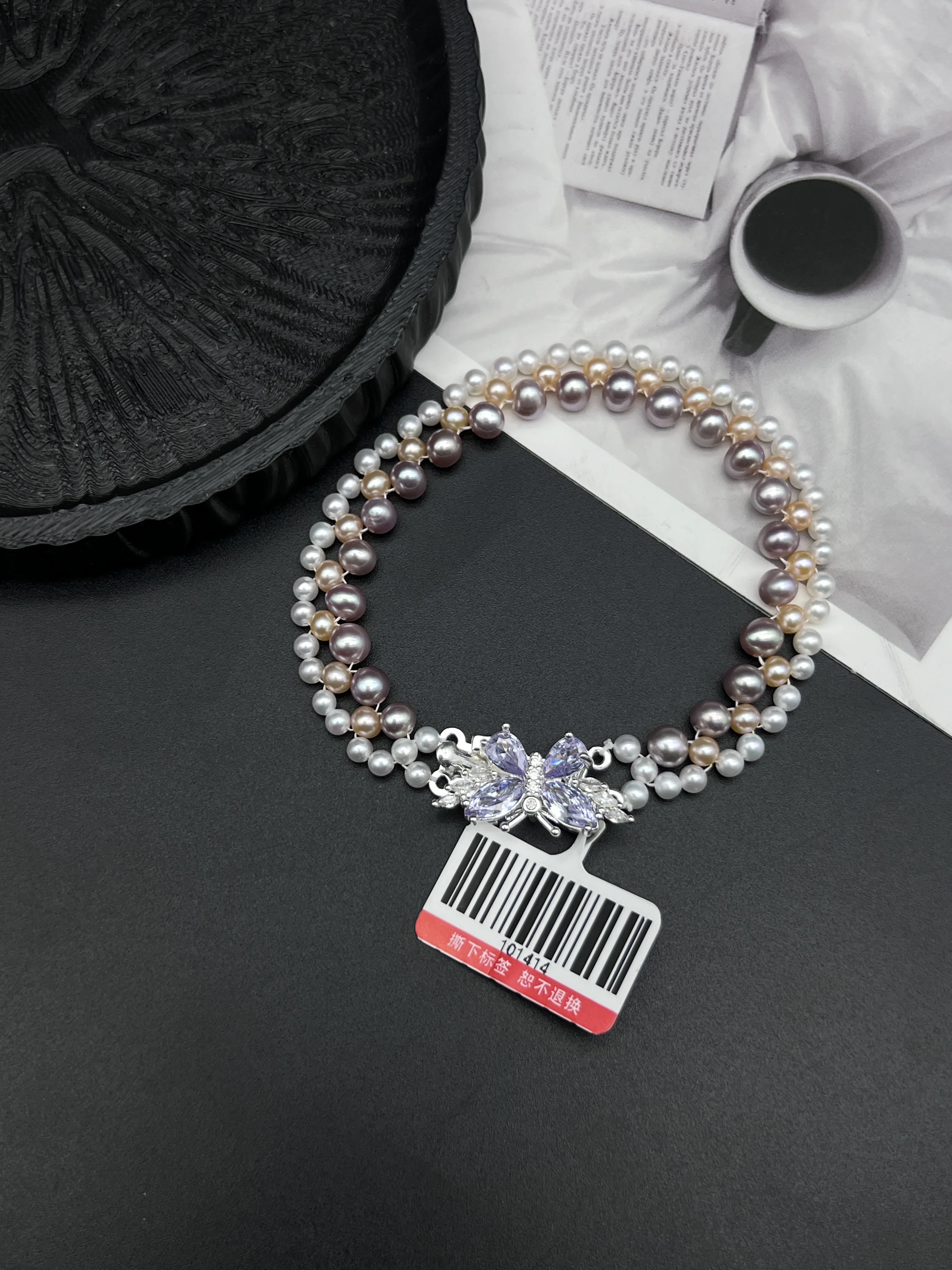 Adjustable Multicolor Freshwater Pearl Bracelet with Purple Zircon Butterfly Clasp
Adjustable Multicolor Freshwater Pearl Bracelet with Purple Zircon Butterfly Clasp