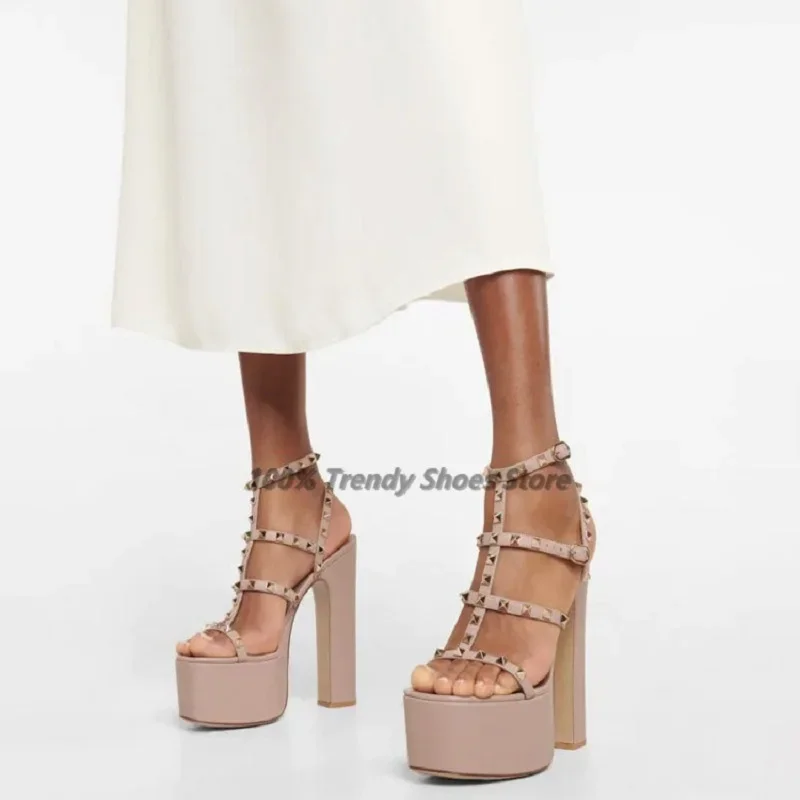 Round Toe Rivet Patent Leather Waterproof Platform Thick Heel Fashion Sandals Large Size Thick Sole Hollowed Roman Womes Shoes
Round Toe Rivet Patent Leather Waterproof Platform Thick Heel Fashion Sandals Large Size Thick Sole Hollowed Roman Womes Shoes