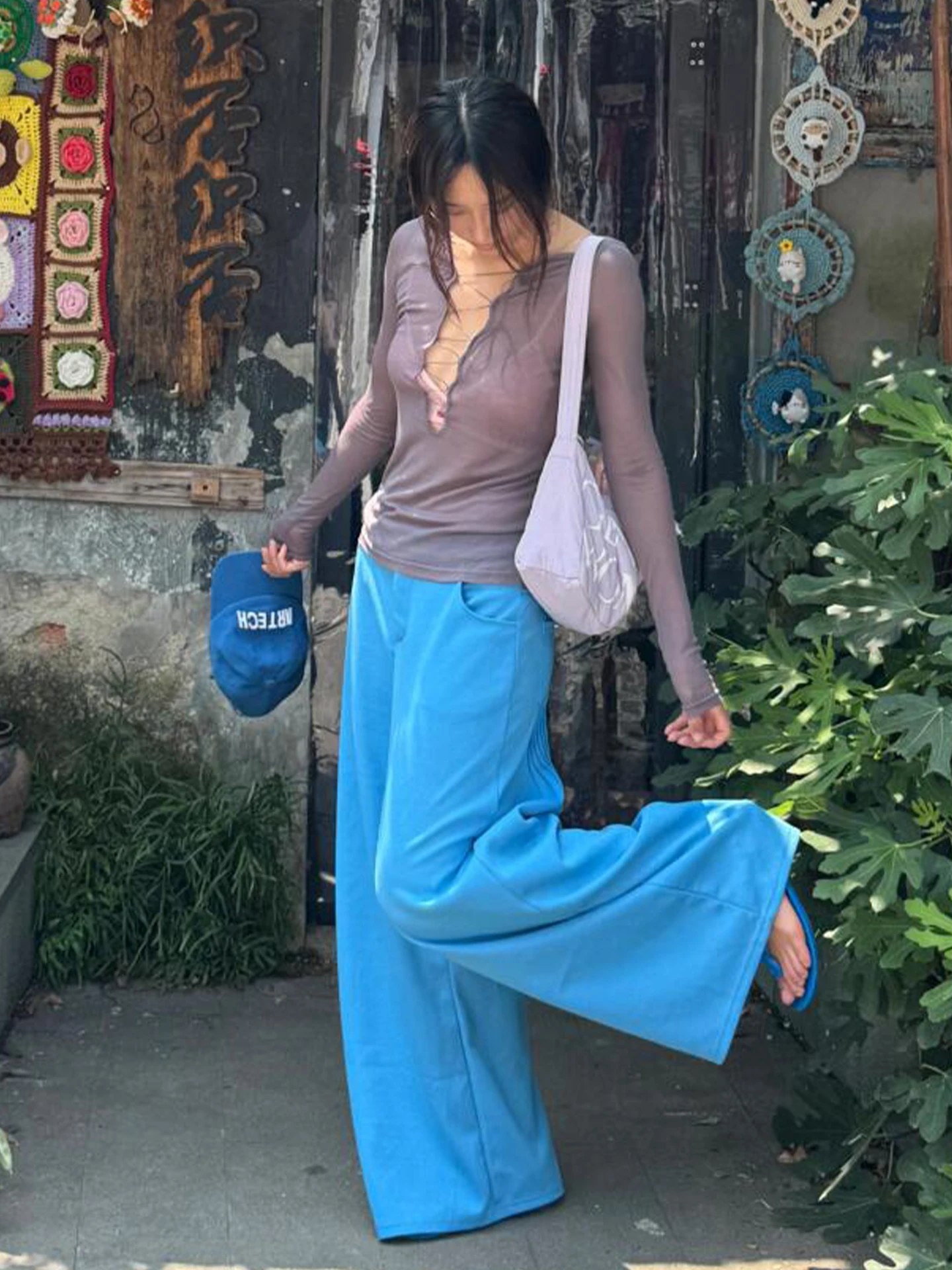 Брюки женские кожаные летние в американском повседневном стиле бамбуково-хлопковые плиссированные прямые брюки пляжная одежда курортный стиль в стиле бохо струящиеся завязки Y2K
Брюки женские кожаные летние в американском повседневном стиле бамбуково-хлопковые плиссированные прямые брюки пляжная одежда курортный стиль в стиле бохо струящиеся завязки Y2K