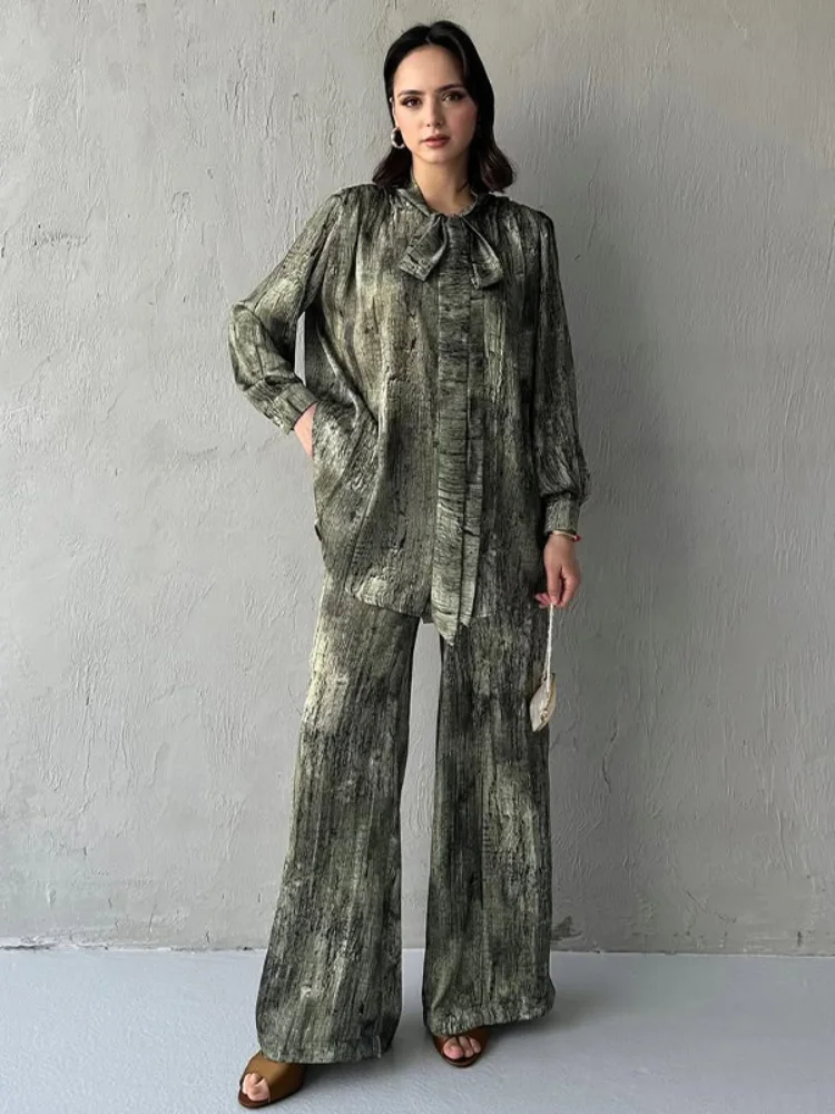 Fashion Print Women's Two Piece Suit Full Sleeve Lace Up Top Loose Straight-leg Long Pants 2025 Summer Chic Lady Casual Outfits
Fashion Print Women's Two Piece Suit Full Sleeve Lace Up Top Loose Straight-leg Long Pants 2025 Summer Chic Lady Casual Outfits