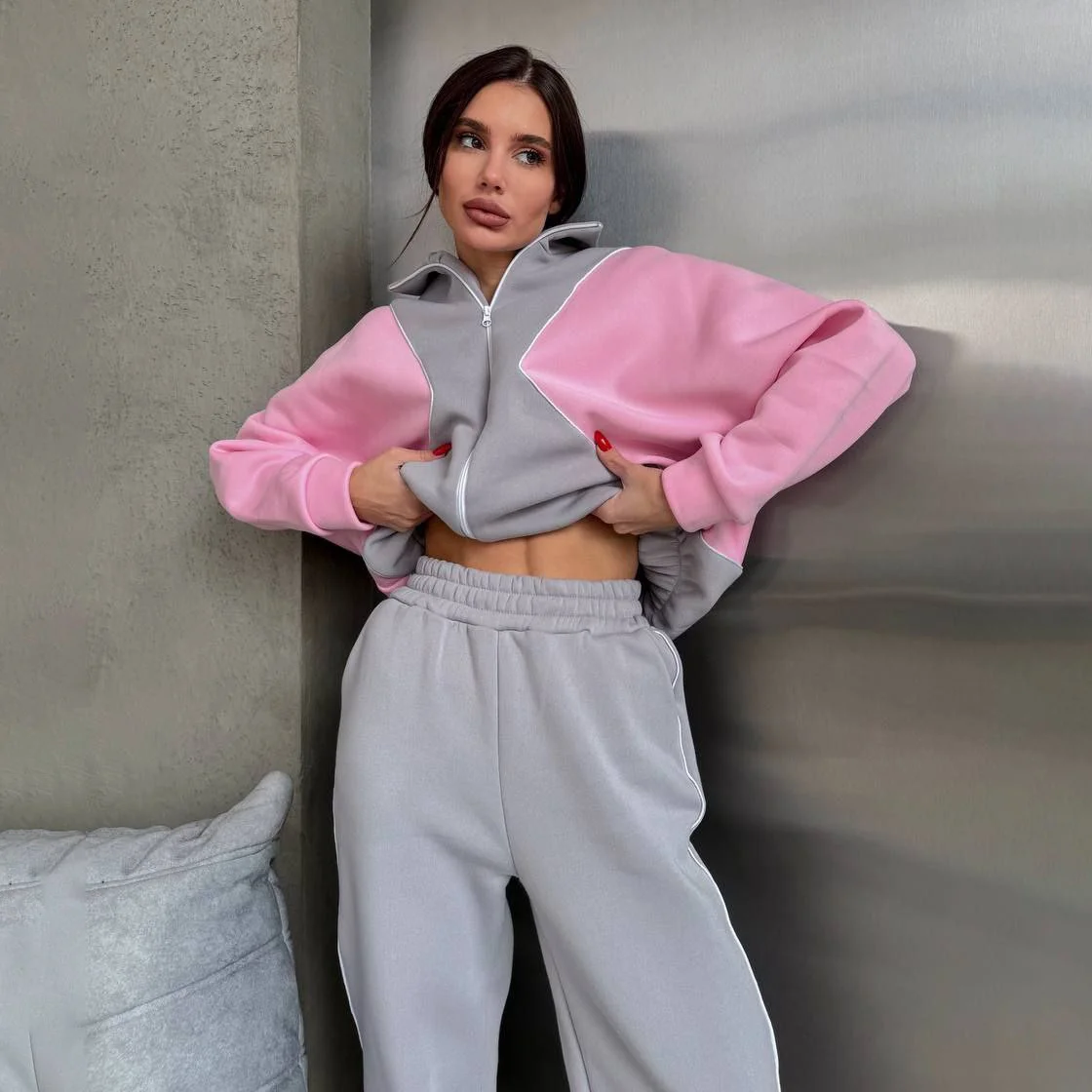 Fashion Clothes Color Patchwork Design Sweatshirt Set 2024 Autumn Winter Zipper Casual Loose High Street Pants Top 2 Piece Sets
Fashion Clothes Color Patchwork Design Sweatshirt Set 2024 Autumn Winter Zipper Casual Loose High Street Pants Top 2 Piece Sets