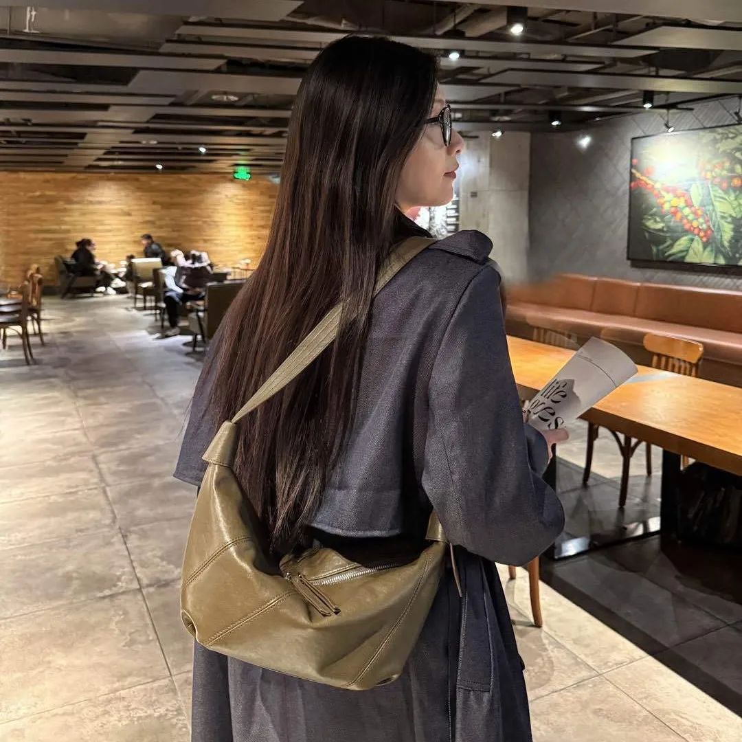 Коровья кожа с верхним зерном 2026, натуральная кожа, легкая роскошная нишевая сумка на одно плечо, через плечо, роскошная дизайнерская сумка подмышками
Коровья кожа с верхним зерном 2026, натуральная кожа, легкая роскошная нишевая сумка на одно плечо, через плечо, роскошная дизайнерская сумка подмышками