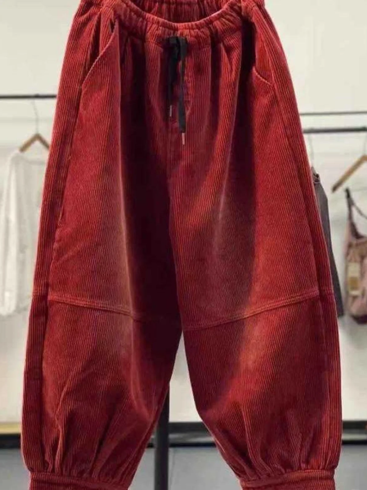 Женские вельветовые брюки на флисовой подкладке, повседневные, с высокой талией, длинные, в корейском стиле, для работы, модные, больших размеров
Женские вельветовые брюки на флисовой подкладке, повседневные, с высокой талией, длинные, в корейском стиле, для работы, модные, больших размеров