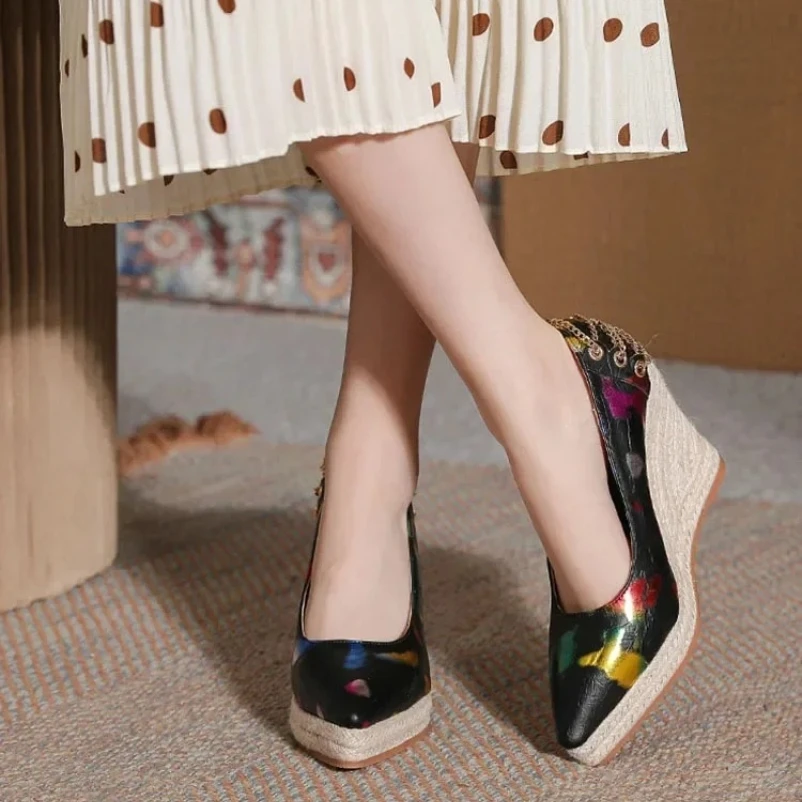 2025 модная женская обувь для вечеринок на высоком каблуке, элегантные женские туфли на танкетке, брендовые женские туфли-лодочки на танкетке 10 см, большие размеры 
2025 модная женская обувь для вечеринок на высоком каблуке, элегантные женские туфли на танкетке, брендовые женские туфли-лодочки на танкетке 10 см, большие размеры