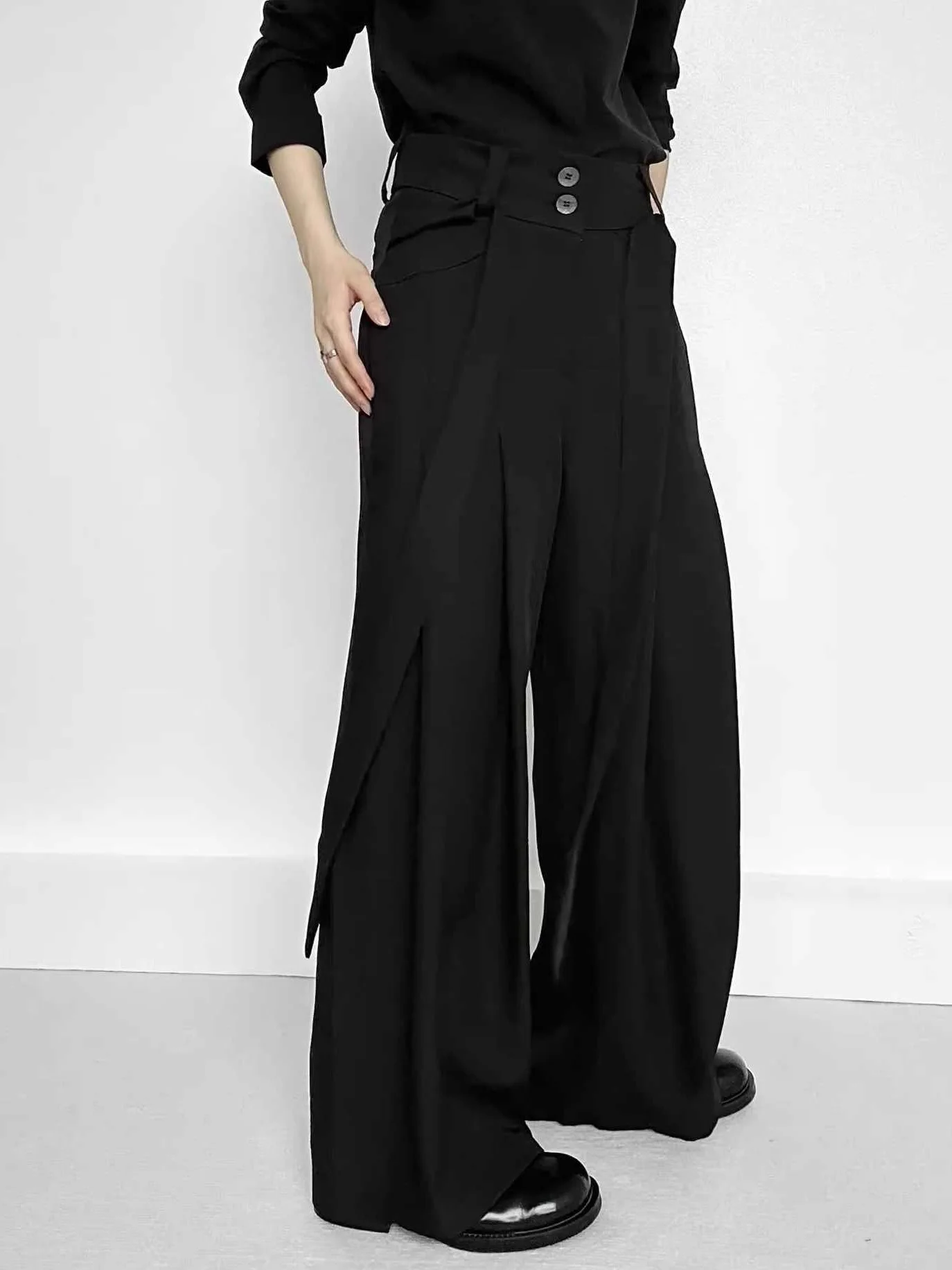 Мужские широкие брюки Bla с драпировкой и дизайнерским акцентом, нейтральные, весенне-осенние, премиум-класса, модный тренд
Мужские широкие брюки Bla с драпировкой и дизайнерским акцентом, нейтральные, весенне-осенние, премиум-класса, модный тренд