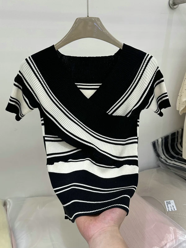 Nautical Style Cross V-Neck Knitwear Women's Slim Fit Top Expose Clavicle Fashionable Casual Striped Pattern Short Sleeve
Nautical Style Cross V-Neck Knitwear Women's Slim Fit Top Expose Clavicle Fashionable Casual Striped Pattern Short Sleeve