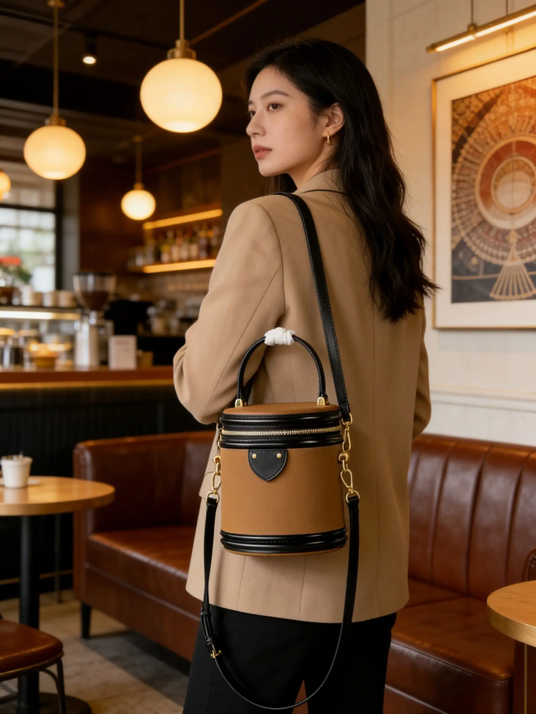 Women’s High-End Classic Genuine Leather Cylinder Bag Luxury Design Handbag Fashionable Women’s Crossbody Bag for Dating
Women’s High-End Classic Genuine Leather Cylinder Bag Luxury Design Handbag Fashionable Women’s Crossbody Bag for Dating