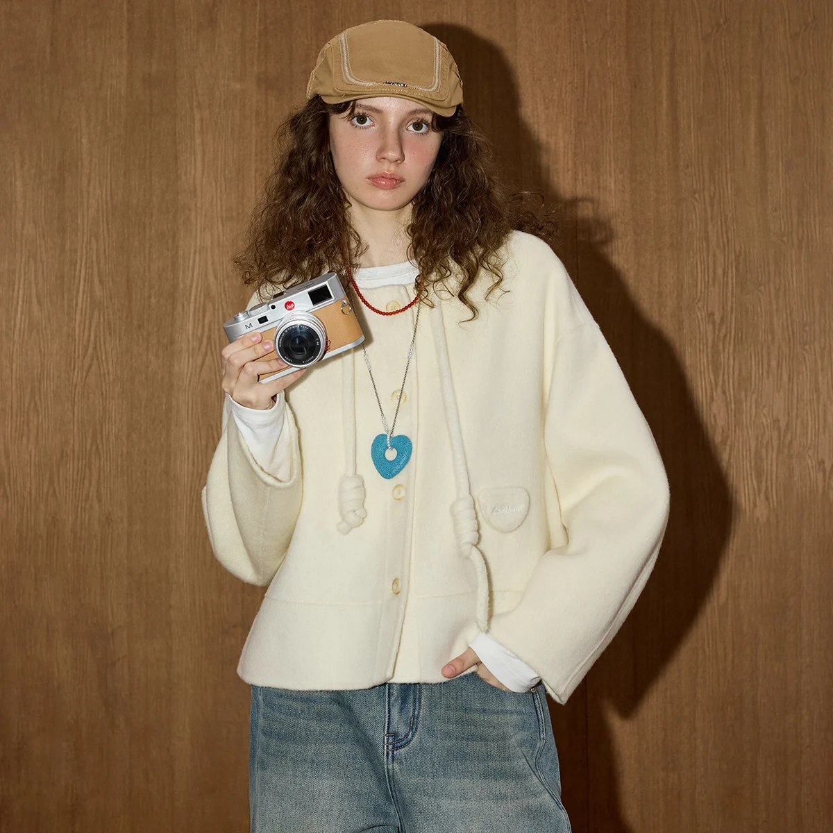 Женское пальто из 100% шерсти с бантом, зимняя двусторонняя шерстяная куртка с круглым вырезом, укороченное твидовое пальто, роскошная мягкая текстурированная верхняя одежда
Женское пальто из 100% шерсти с бантом, зимняя двусторонняя шерстяная куртка с круглым вырезом, укороченное твидовое пальто, роскошная мягкая текстурированная верхняя одежда