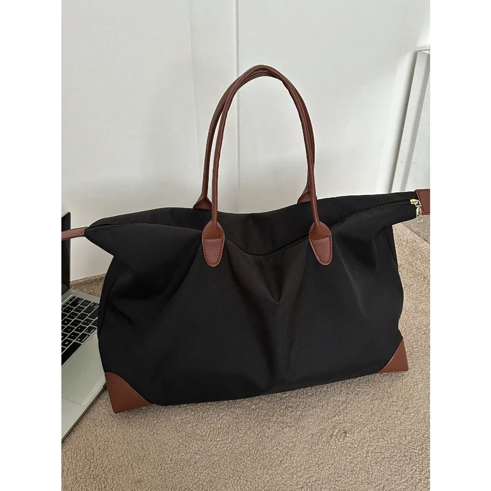 Minimal large capacity tote bag, nylon solid color bag
Minimal large capacity tote bag, nylon solid color bag