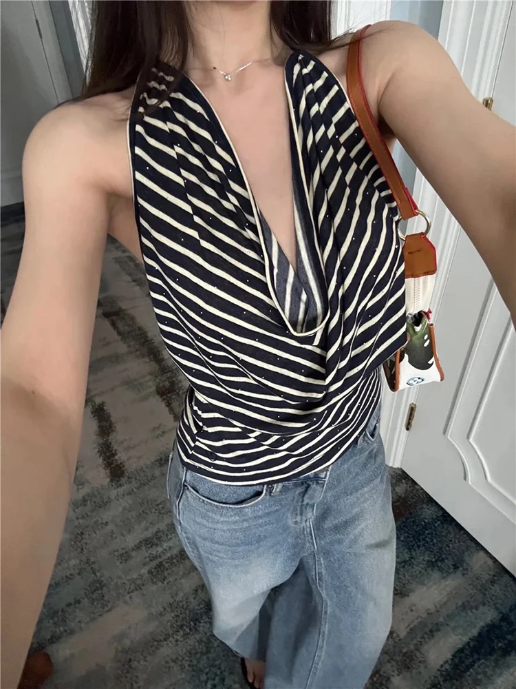 Swing neck neckline undershirt collision color striped temperament sexy sleeveless ladies top 2025 summer new
Swing neck neckline undershirt collision color striped temperament sexy sleeveless ladies top 2025 summer new