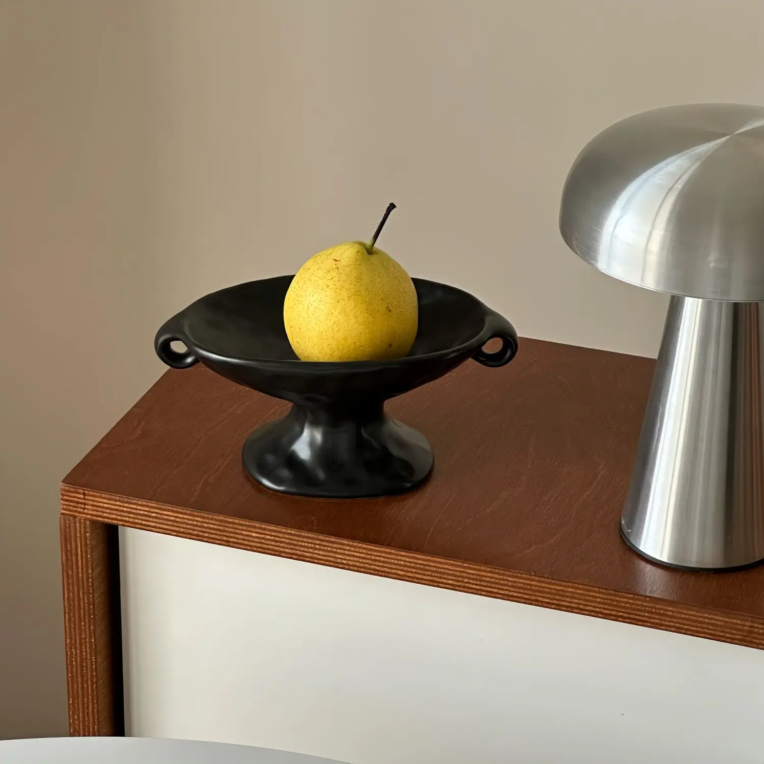 Creative Ceramic Soap Box Vintage Luxury Goblet Storage Jewelry Tray Double Ear Decorative Toilet Drain Soap Box Storage Rack
Creative Ceramic Soap Box Vintage Luxury Goblet Storage Jewelry Tray Double Ear Decorative Toilet Drain Soap Box Storage Rack
