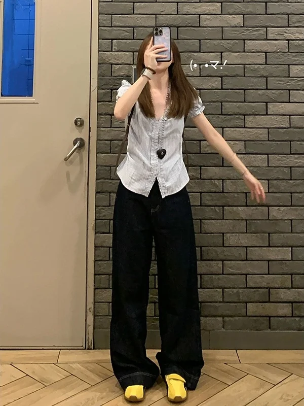 Женский irt в синюю полоску, зима 2025 г., новый дизайн Sensation Small Capita irt, корейский Sle Commute Wind
Женский irt в синюю полоску, зима 2025 г., новый дизайн Sensation Small Capita irt, корейский Sle Commute Wind