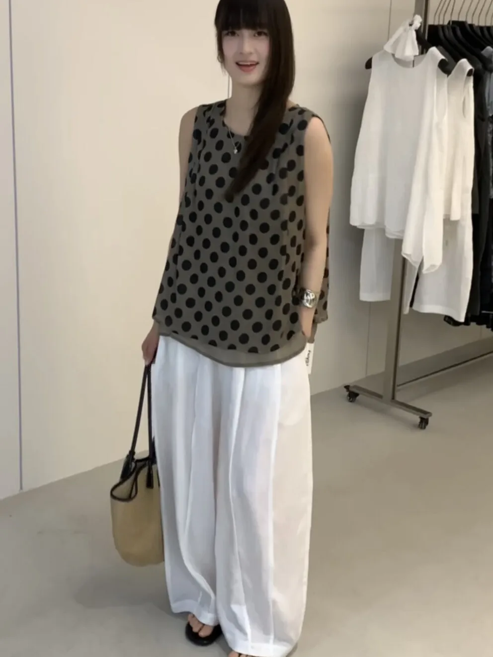 Lilian Enyill Korean Style Simple Versatile Commute Casual Loose Slimming Polka Dot Women's Shirt Breathable V-neck Sleeveless
Lilian Enyill Korean Style Simple Versatile Commute Casual Loose Slimming Polka Dot Women's Shirt Breathable V-neck Sleeveless