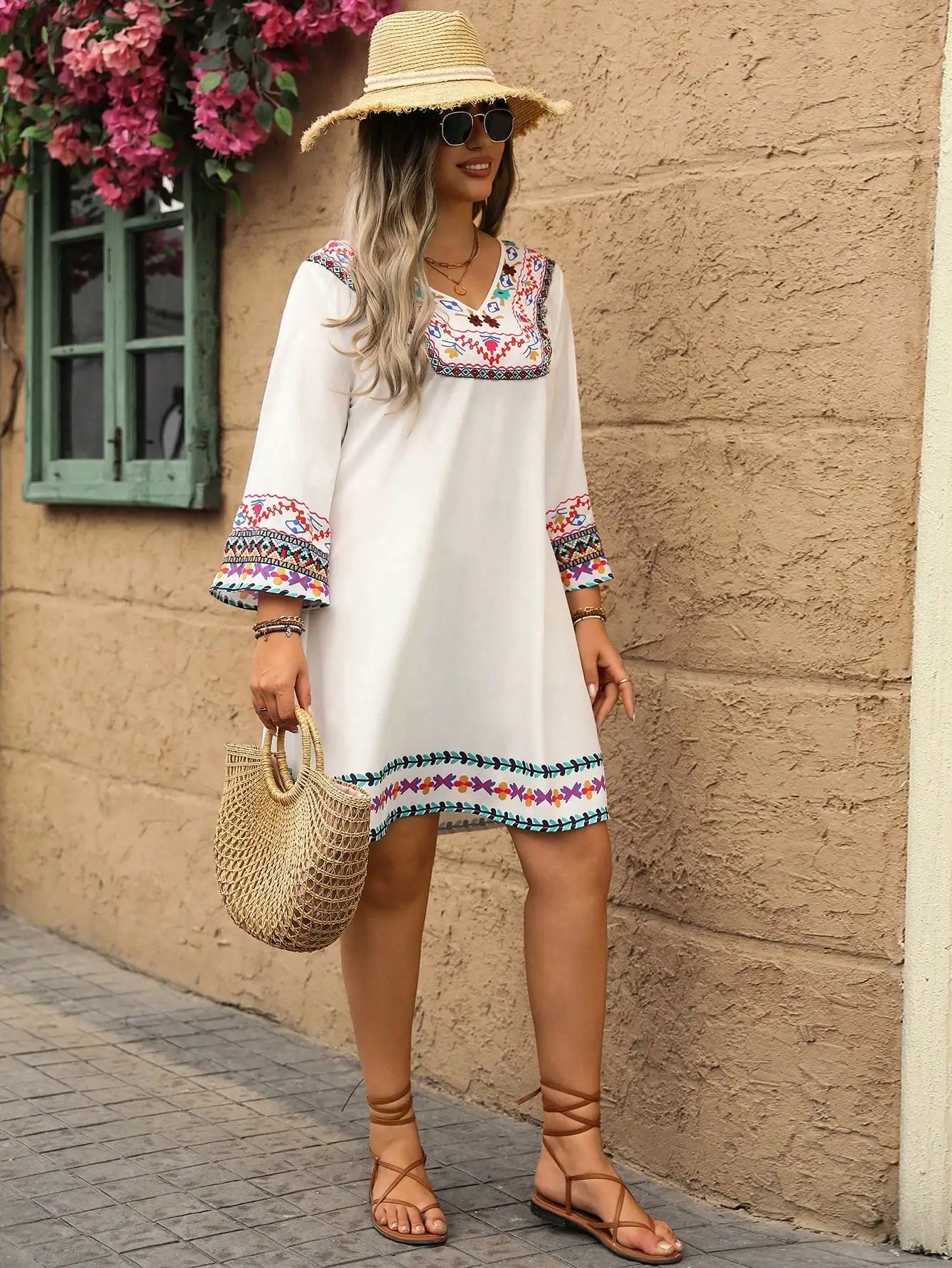 Women's Plus Size Boho Ethnic Embroidery Dress, V Neck 3/4 Flare Sleeve Loose Mini Dress, Vacation Beach Bohemian Casual Dress
Women's Plus Size Boho Ethnic Embroidery Dress, V Neck 3/4 Flare Sleeve Loose Mini Dress, Vacation Beach Bohemian Casual Dress