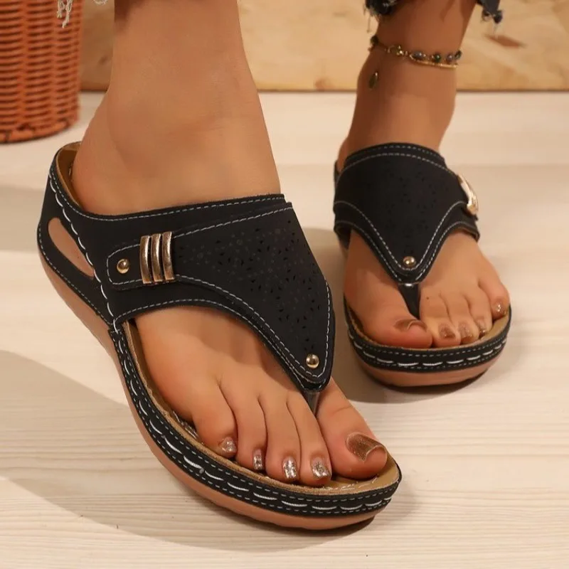 YUYIN Casual Sandals Women Summer New Thick Sole Clip-toe Hollowed Ladies Slides Flip Flops Wedge Heel Solid Color Slippers
YUYIN Casual Sandals Women Summer New Thick Sole Clip-toe Hollowed Ladies Slides Flip Flops Wedge Heel Solid Color Slippers