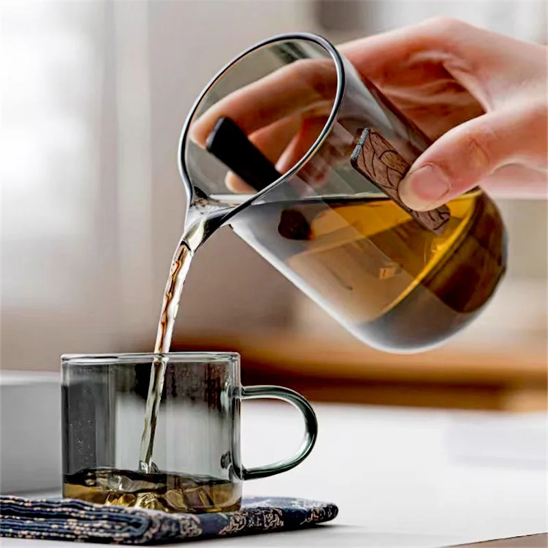 260ml High Borosilicate Glass Fair Cup with Anti-scalding Wood Chips Green Tea Tea dispenser Chaihai Kungfu Tea Set Access
260ml High Borosilicate Glass Fair Cup with Anti-scalding Wood Chips Green Tea Tea dispenser Chaihai Kungfu Tea Set Access