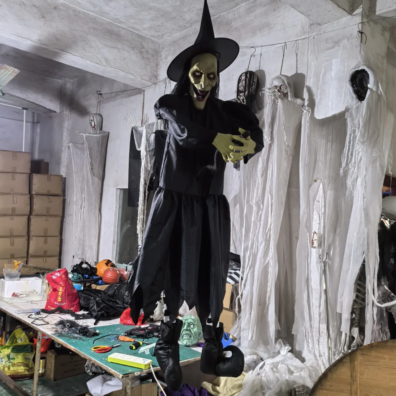 Halloween pendant big witch hanging ghost horror decoration haunted house secret room large ornament flying witch atmosphere orn 
Halloween pendant big witch hanging ghost horror decoration haunted house secret room large ornament flying witch atmosphere orn