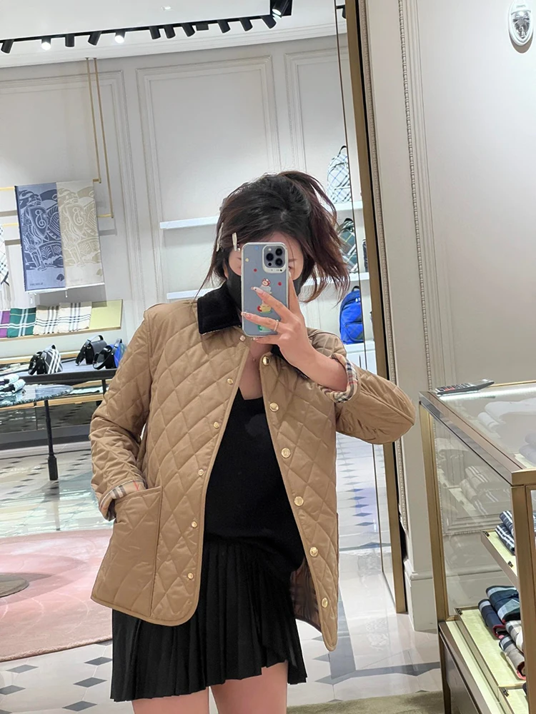 Classic British Style Lightweight Quilted Cotton Vest Spring Autumn New Style Corduroy Collar Women's Outerwear
Classic British Style Lightweight Quilted Cotton Vest Spring Autumn New Style Corduroy Collar Women's Outerwear