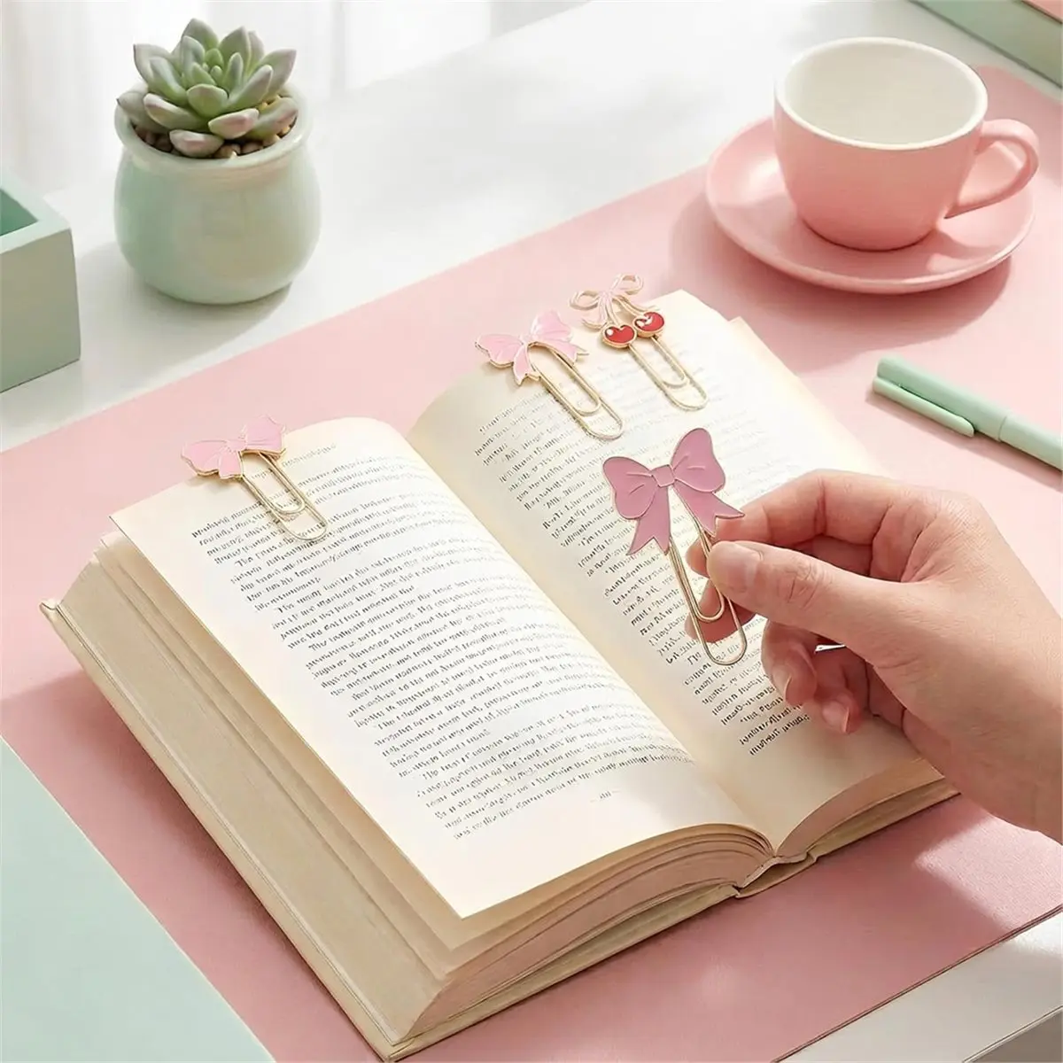 Home Tool Cute Paperclip Bookmark, 6 Pcs Large Metal Paperclips, Cute Bookmarks, Preppy Planner Clips for Home Gifts
Home Tool Cute Paperclip Bookmark, 6 Pcs Large Metal Paperclips, Cute Bookmarks, Preppy Planner Clips for Home Gifts