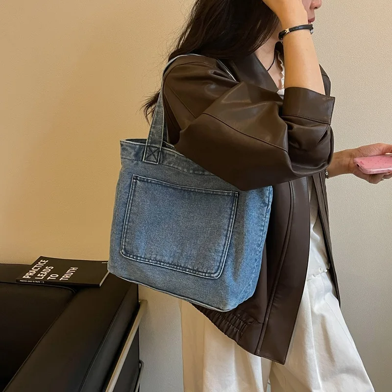 Large Capacity Vintage Denim Shoulder Bag for Women with Front Slip Pocket and Reinforced Straps Casual Work Travel Tote
Large Capacity Vintage Denim Shoulder Bag for Women with Front Slip Pocket and Reinforced Straps Casual Work Travel Tote