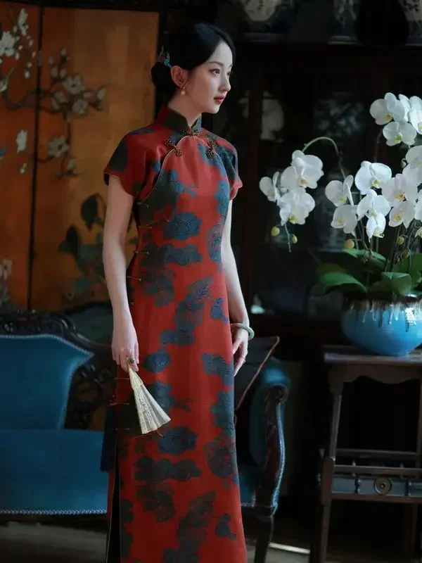 Летнее платье Cheongsam в республиканском стиле с воротником-стойкой и пуговицами ручной работы, красное платье Cheongsam с короткими рукавами и цветочным принтом, женское вечернее платье в стиле ретро
Летнее платье Cheongsam в республиканском стиле с воротником-стойкой и пуговицами ручной работы, красное платье Cheongsam с короткими рукавами и цветочным принтом, женское вечернее платье в стиле ретро