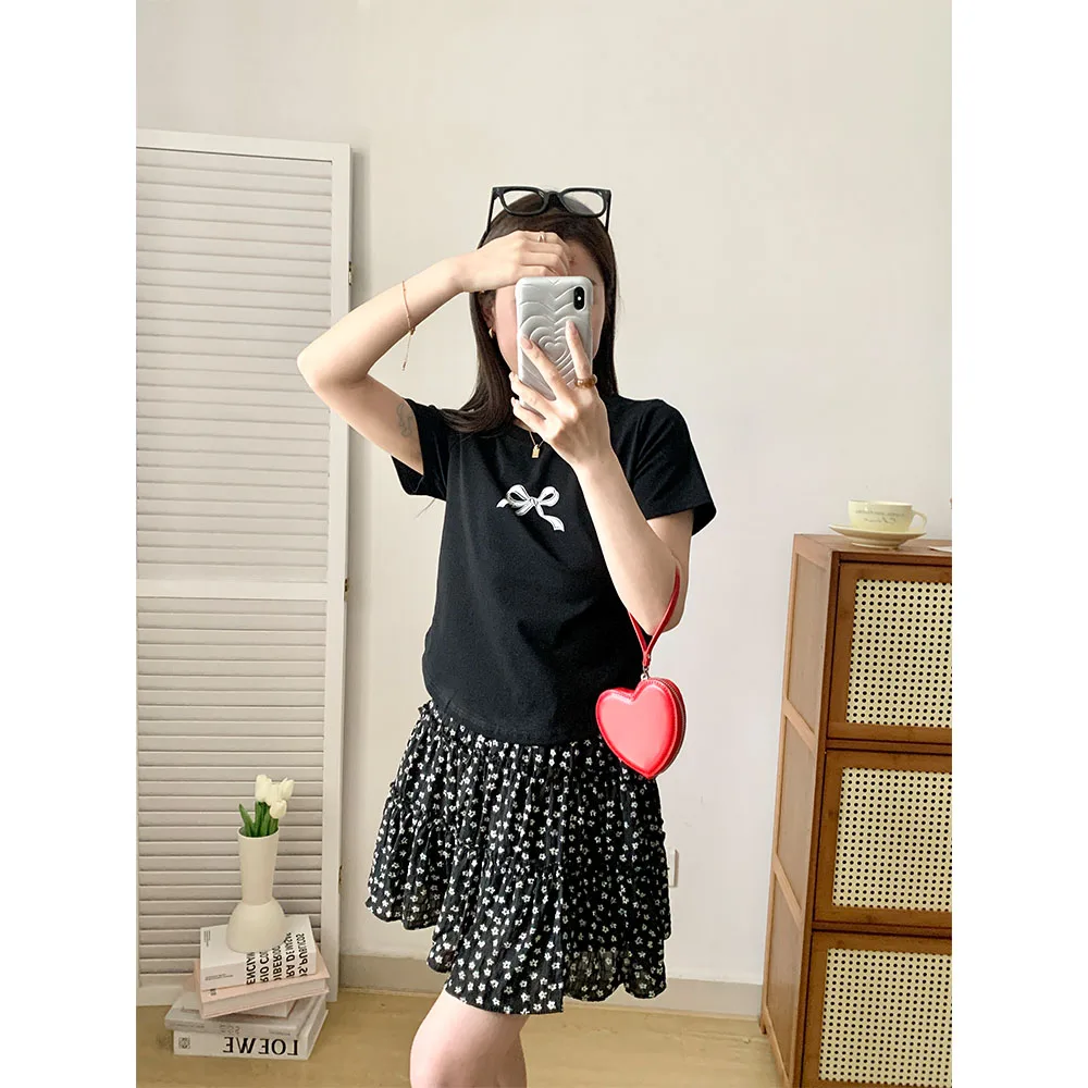 Юбка с цветочным принтом в черно-белых тонах, летняя, женская, из УФ-стойкого материала, 100% прочий материал
Юбка с цветочным принтом в черно-белых тонах, летняя, женская, из УФ-стойкого материала, 100% прочий материал